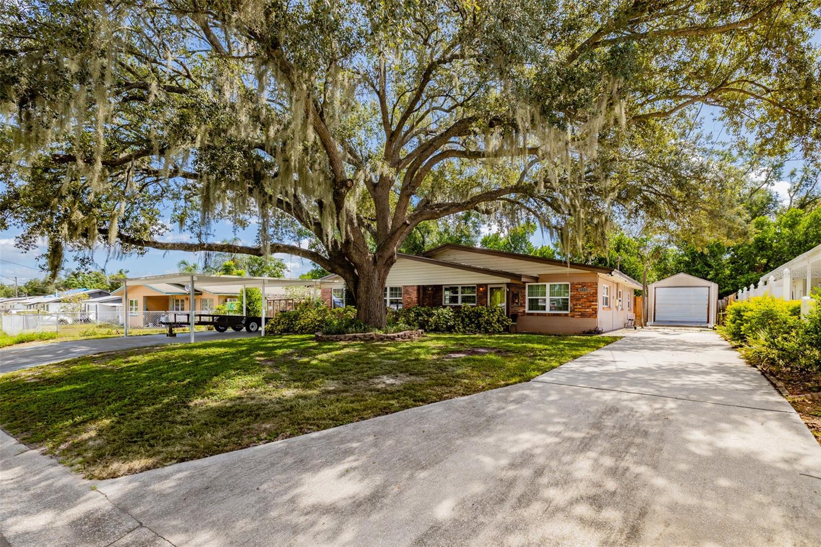 1205 W CAMELLIA DR