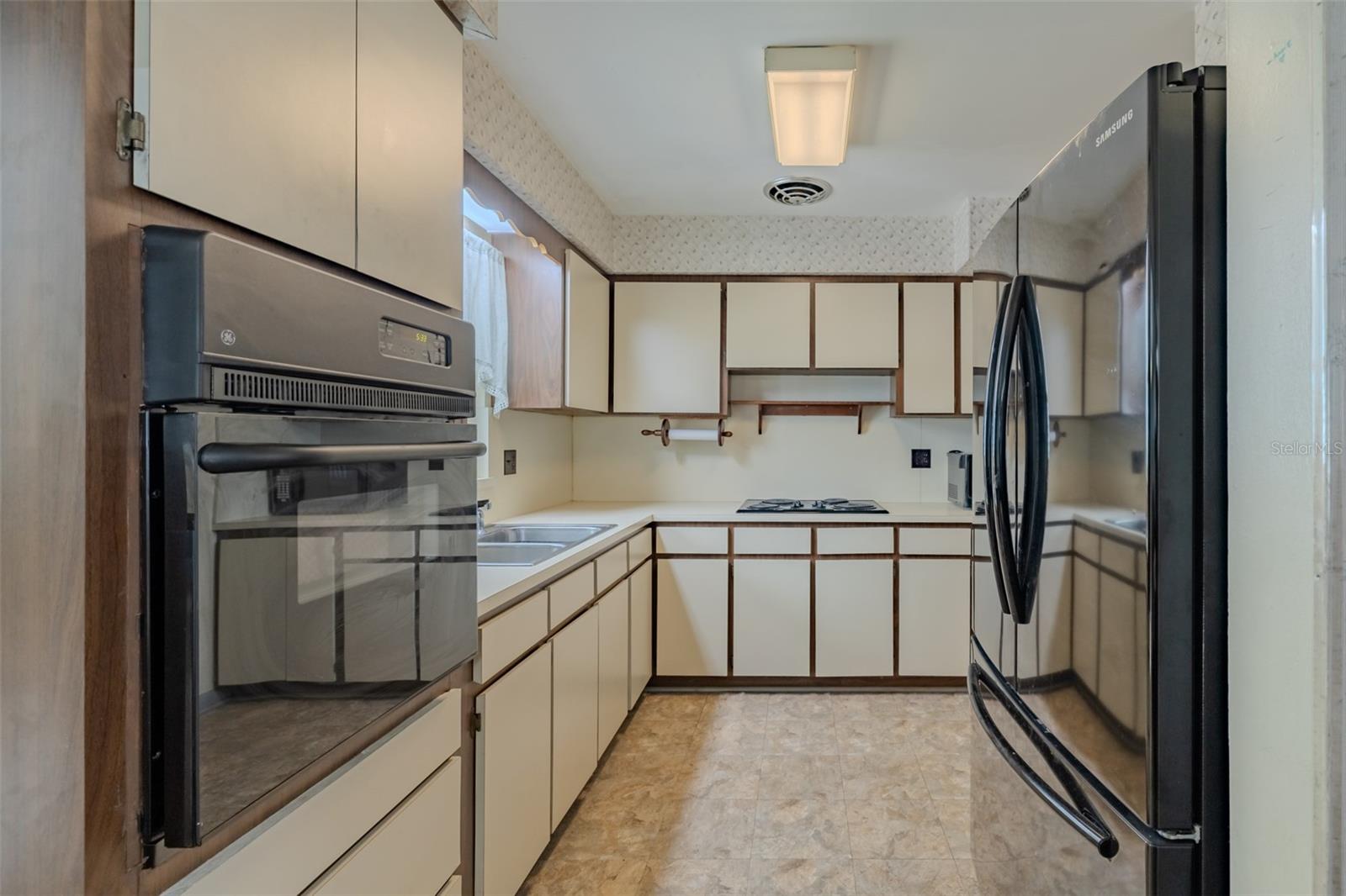 1205 W CAMELLIA DR