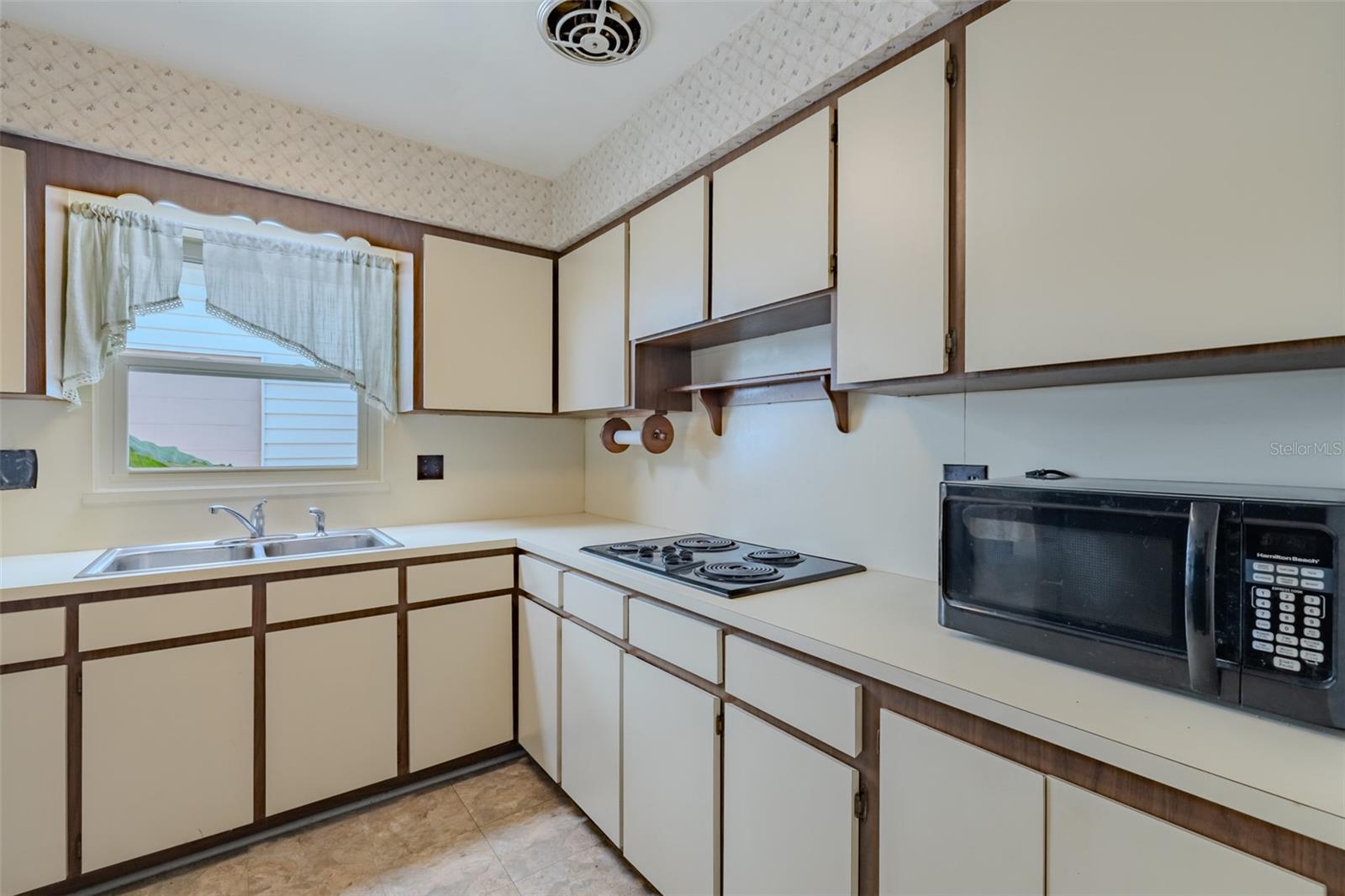 1205 W CAMELLIA DR