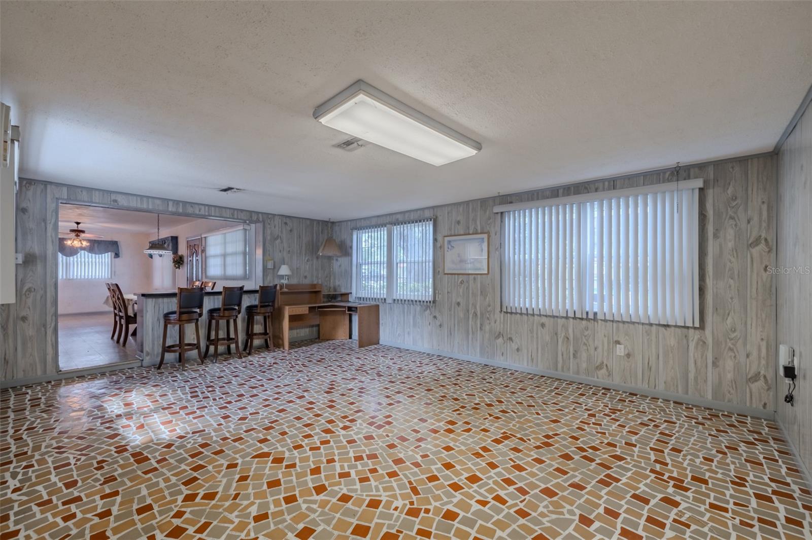 1205 W CAMELLIA DR