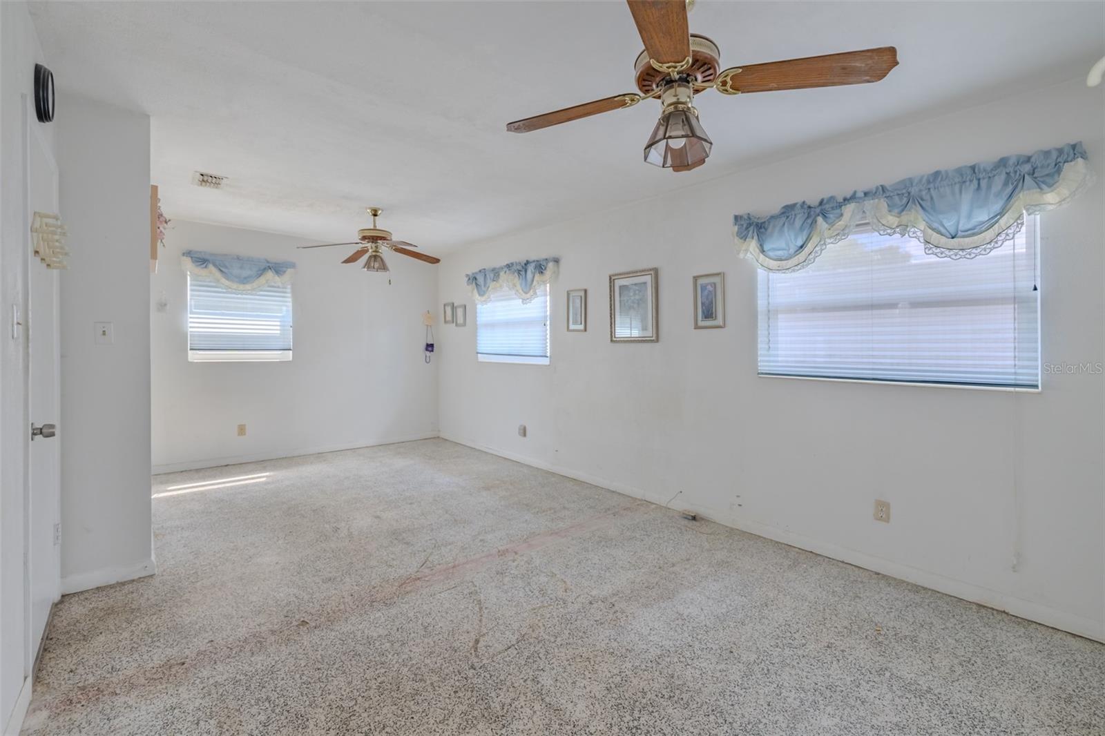 1205 W CAMELLIA DR