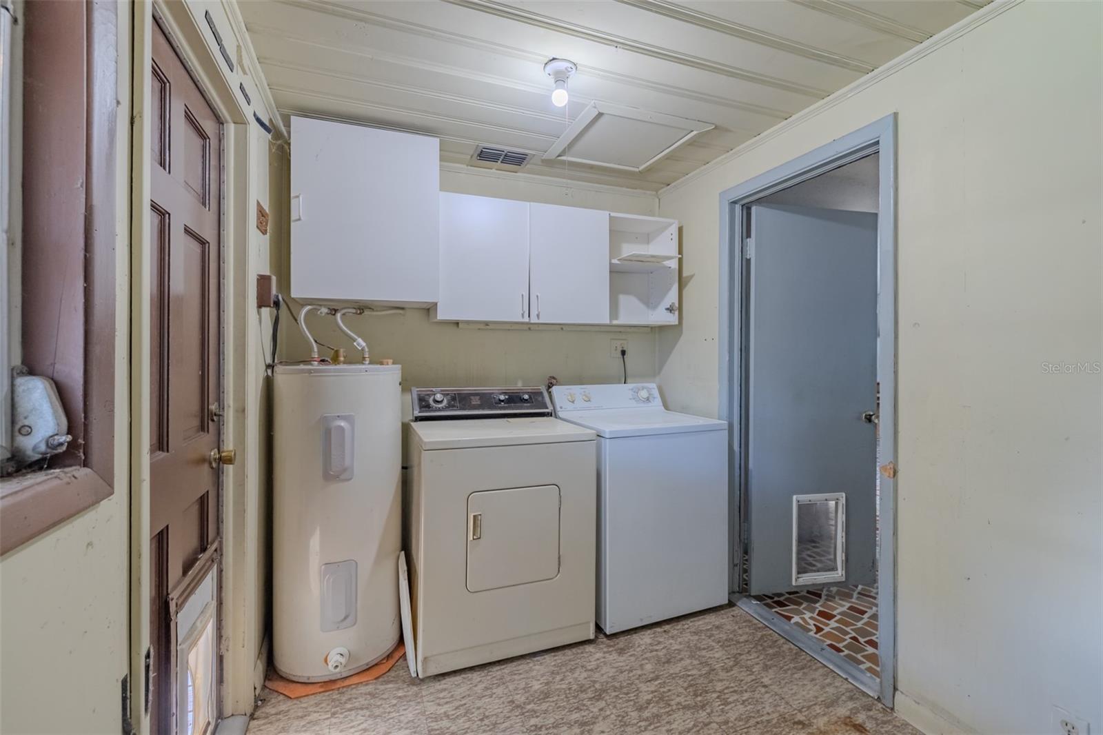 1205 W CAMELLIA DR