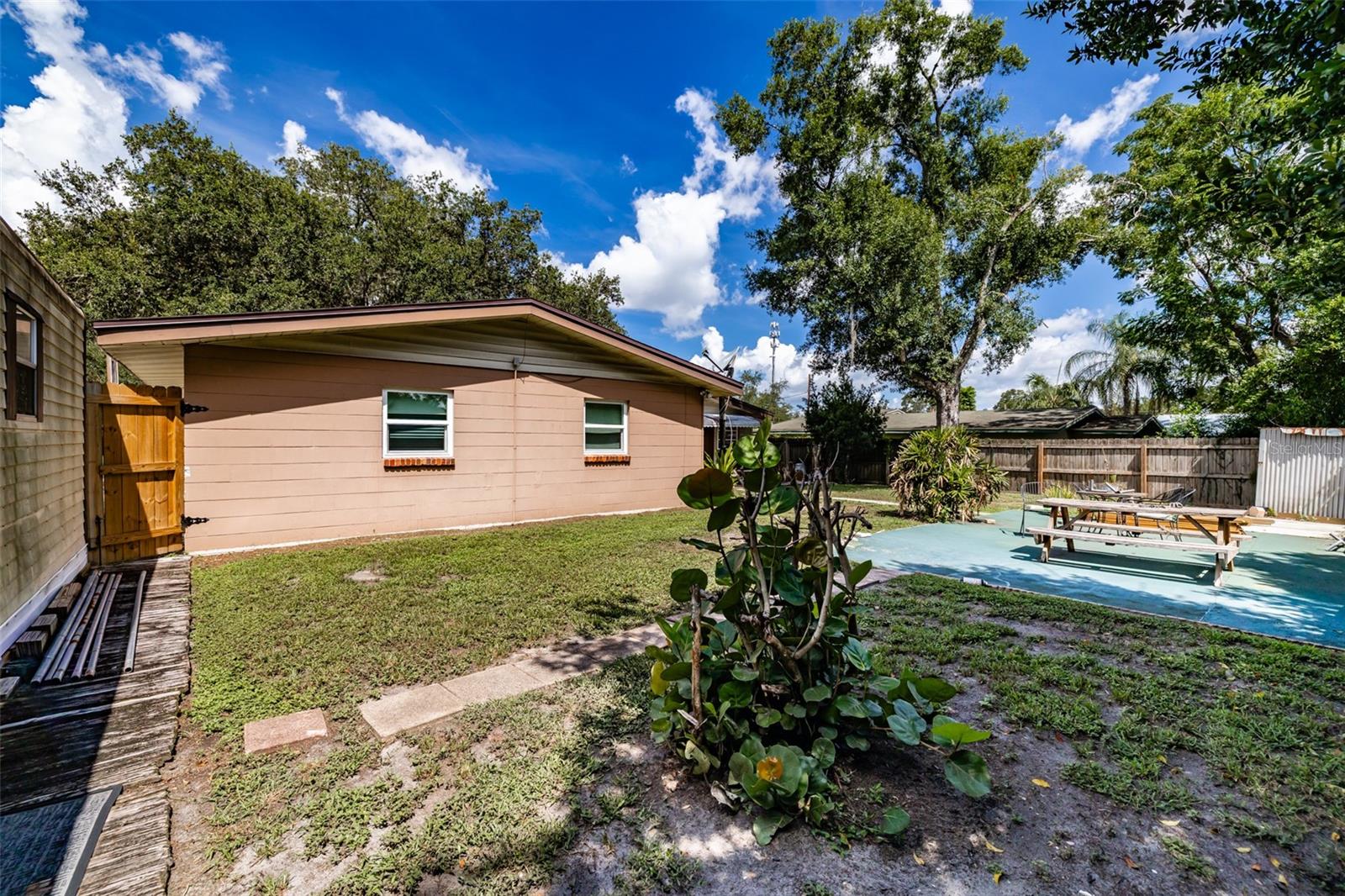 1205 W CAMELLIA DR