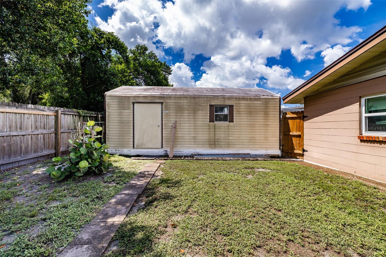 1205 W CAMELLIA DR
