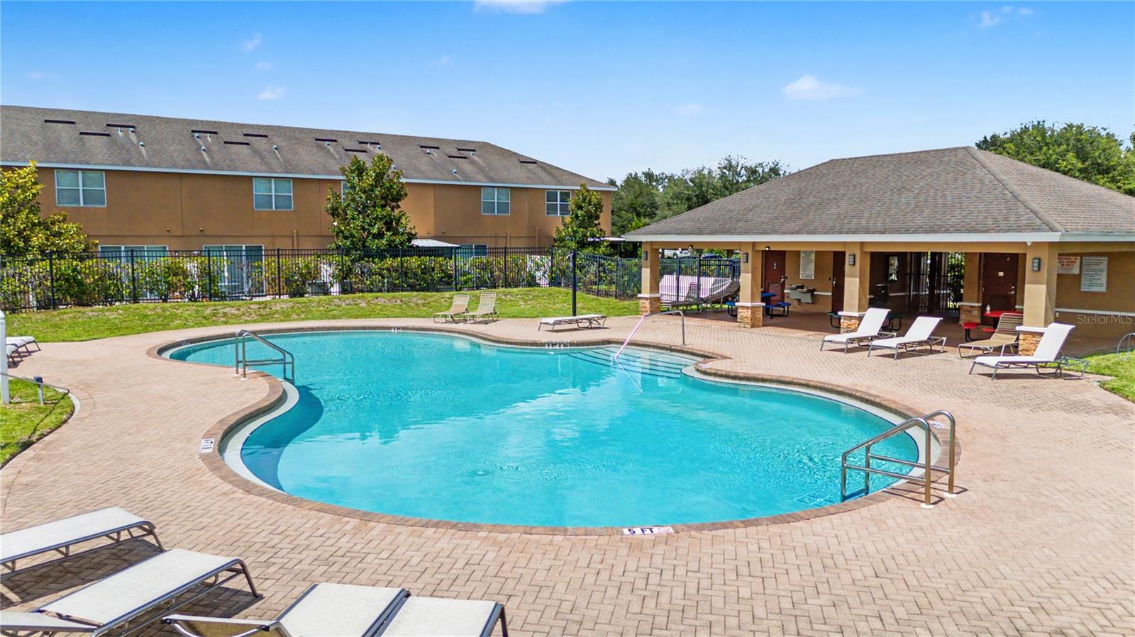 6914 HOLLY HEATH DR