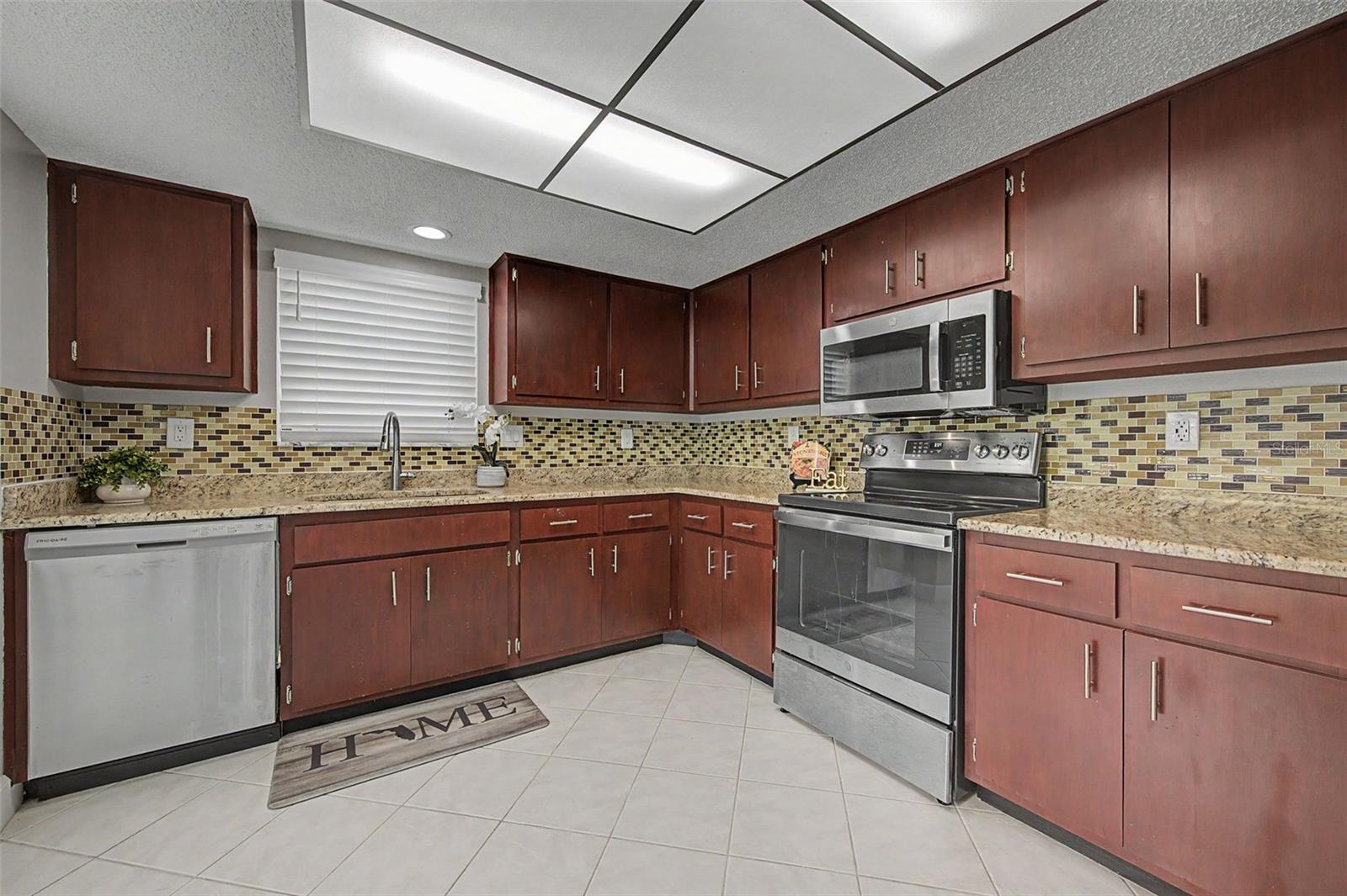 7800 FAIRLAWN DR