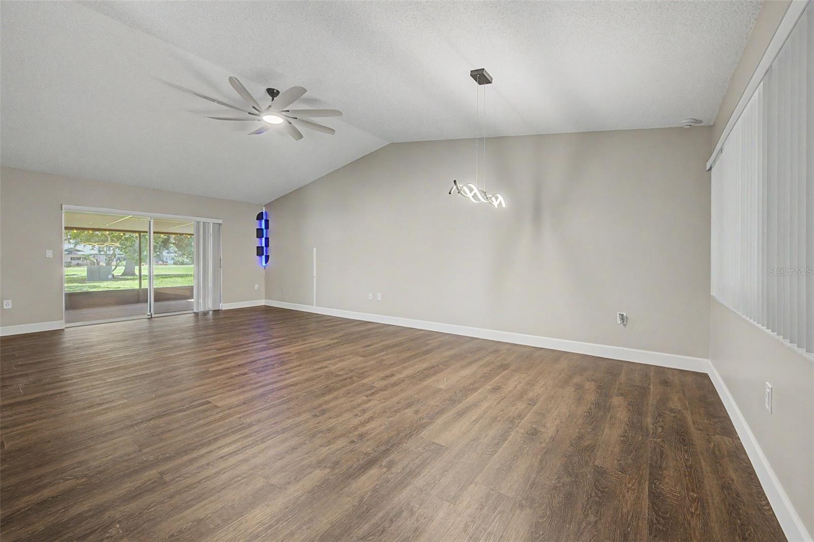 7800 FAIRLAWN DR