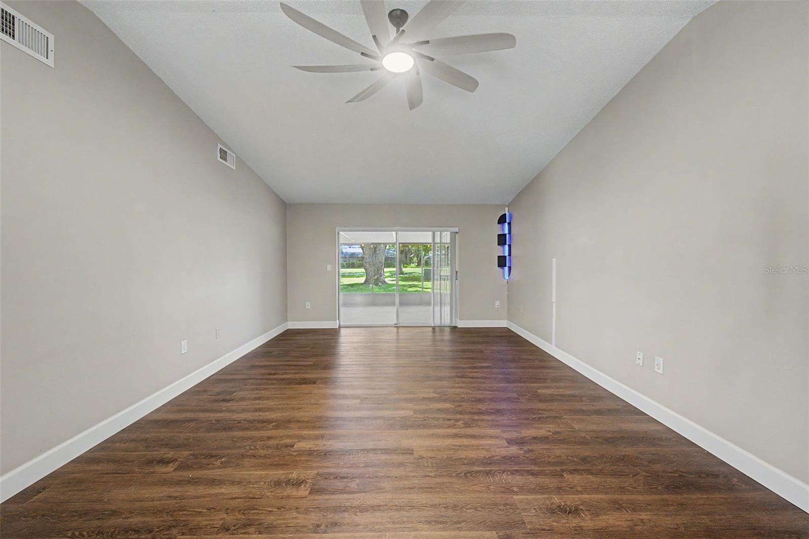 7800 FAIRLAWN DR