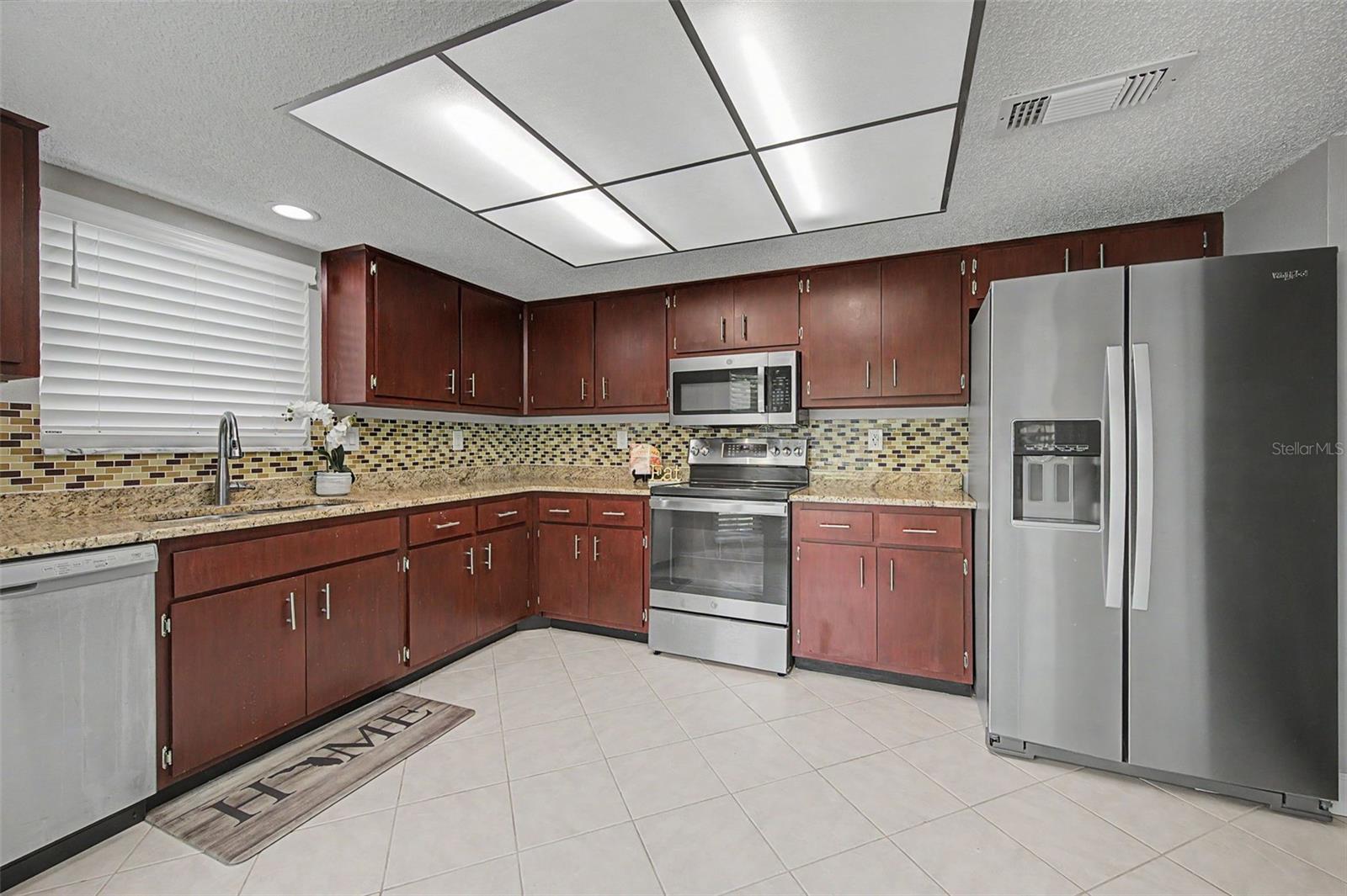7800 FAIRLAWN DR