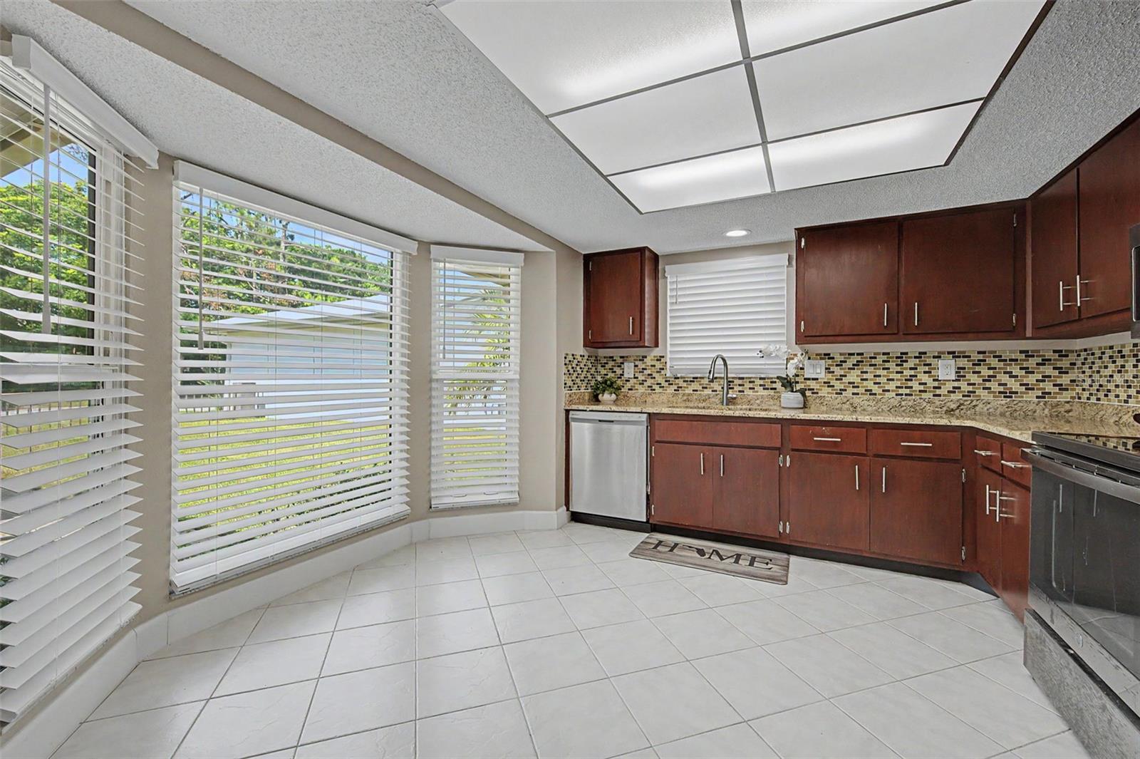 7800 FAIRLAWN DR