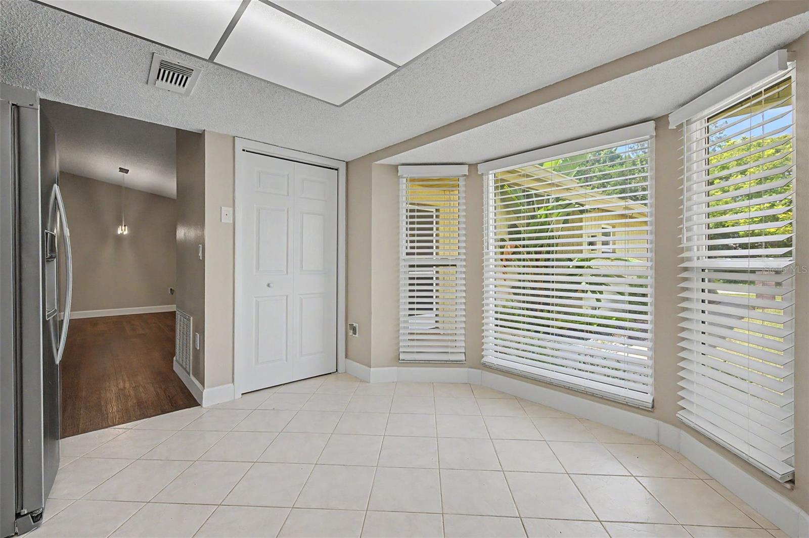 7800 FAIRLAWN DR