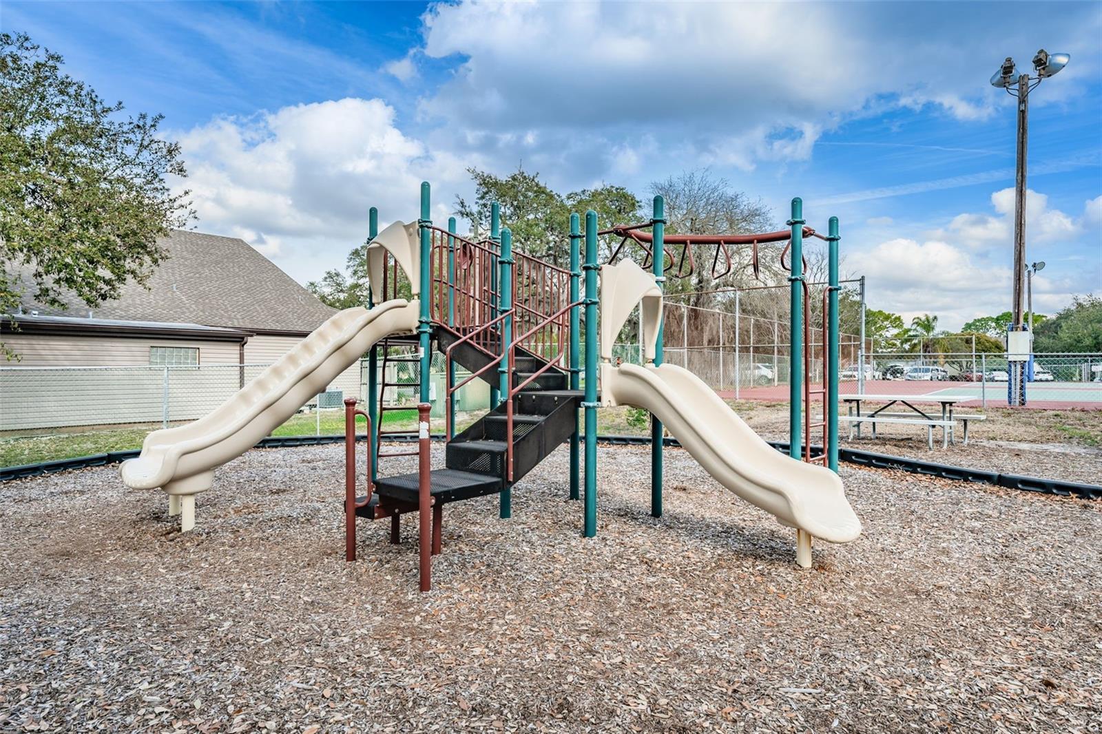 7800 FAIRLAWN DR