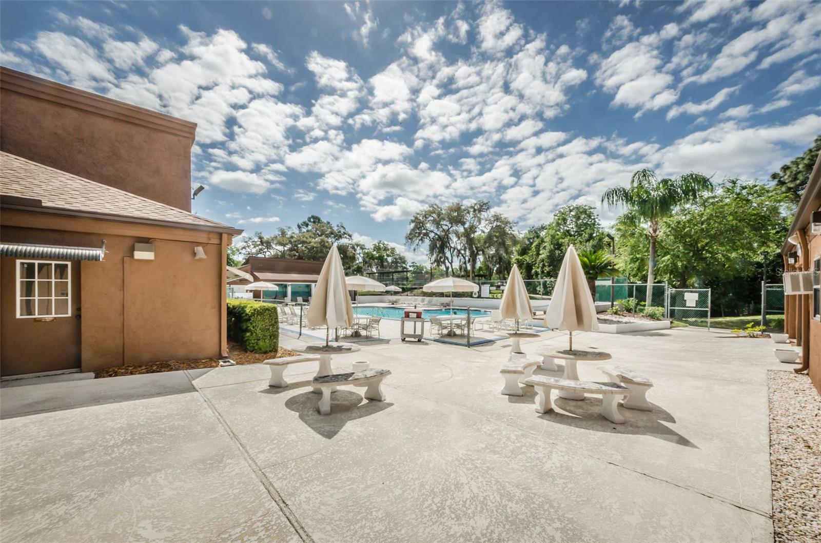 7800 FAIRLAWN DR