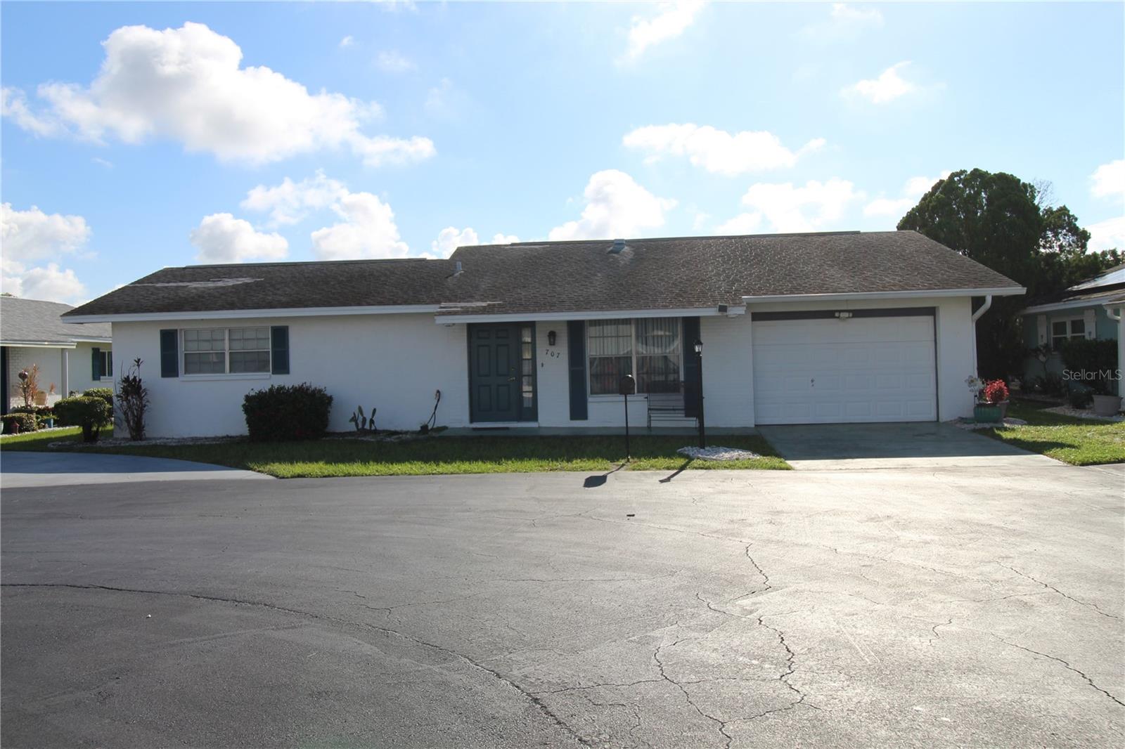 707 Huxley Pl #7, Sun City Center