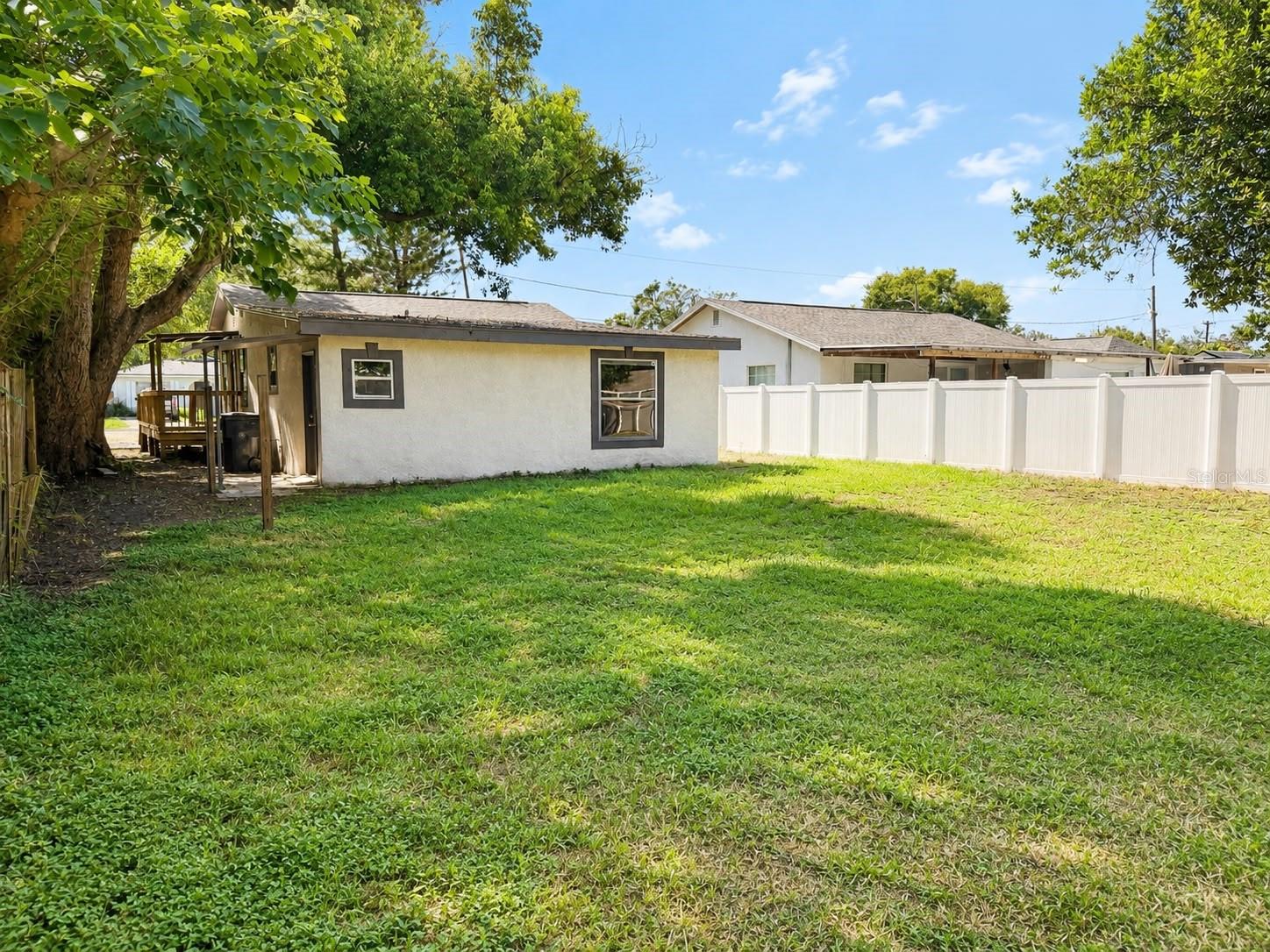 8713 N EDISON AVE