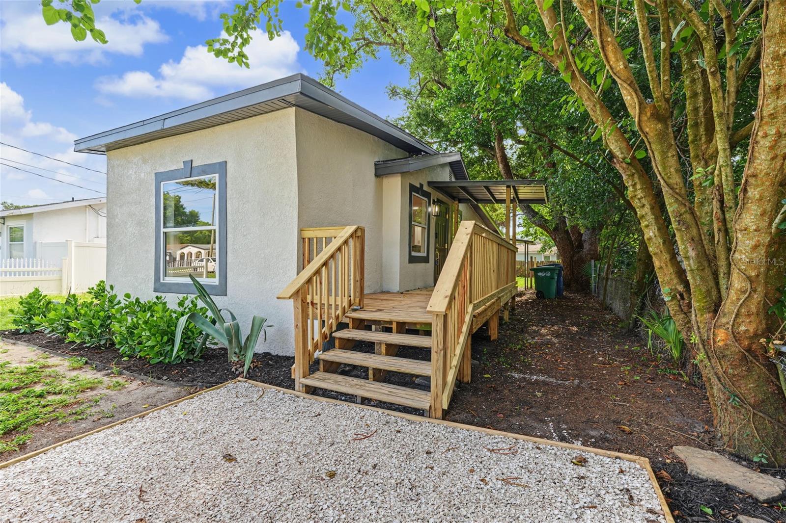 8713 N EDISON AVE
