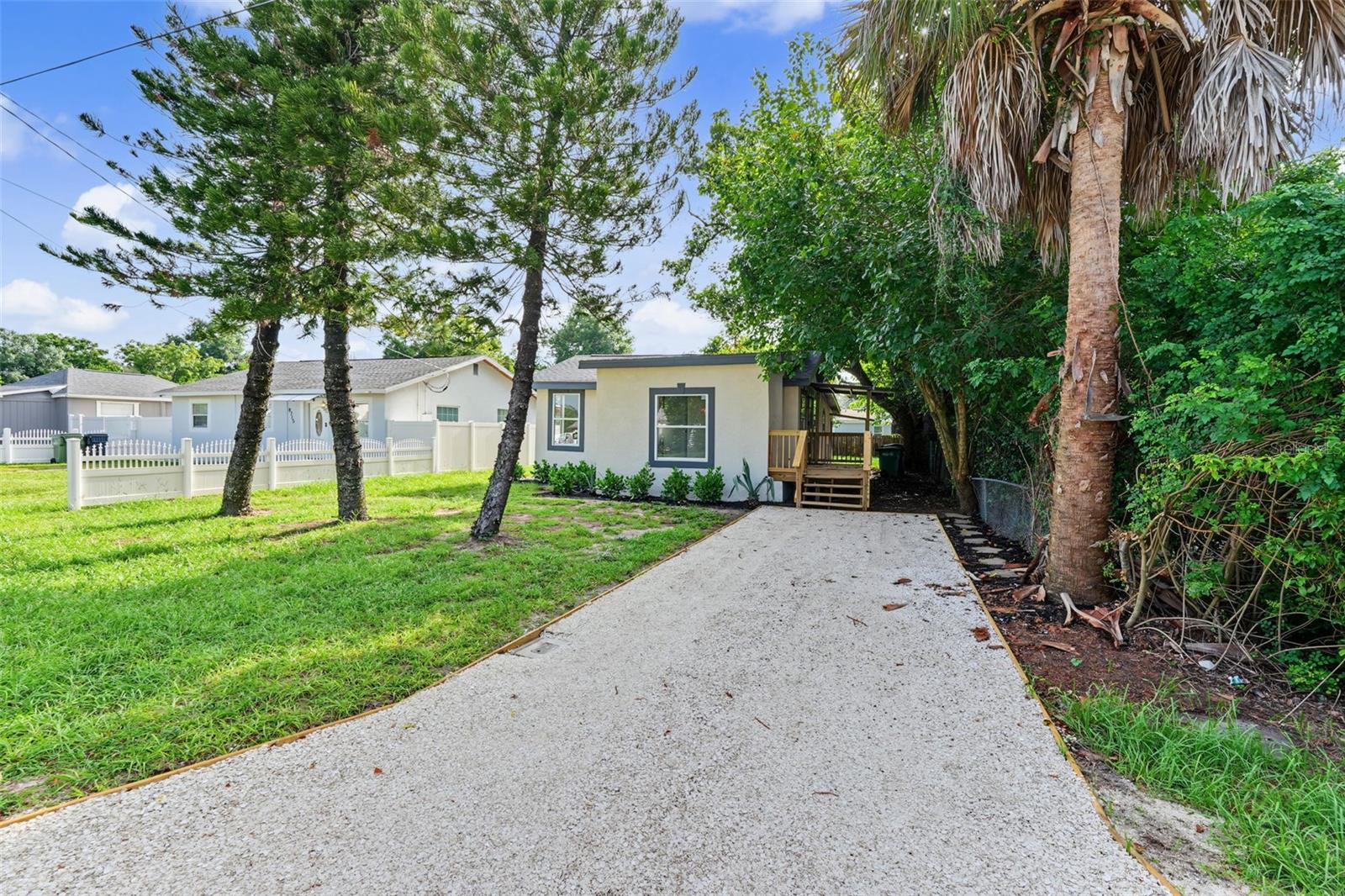 8713 N EDISON AVE