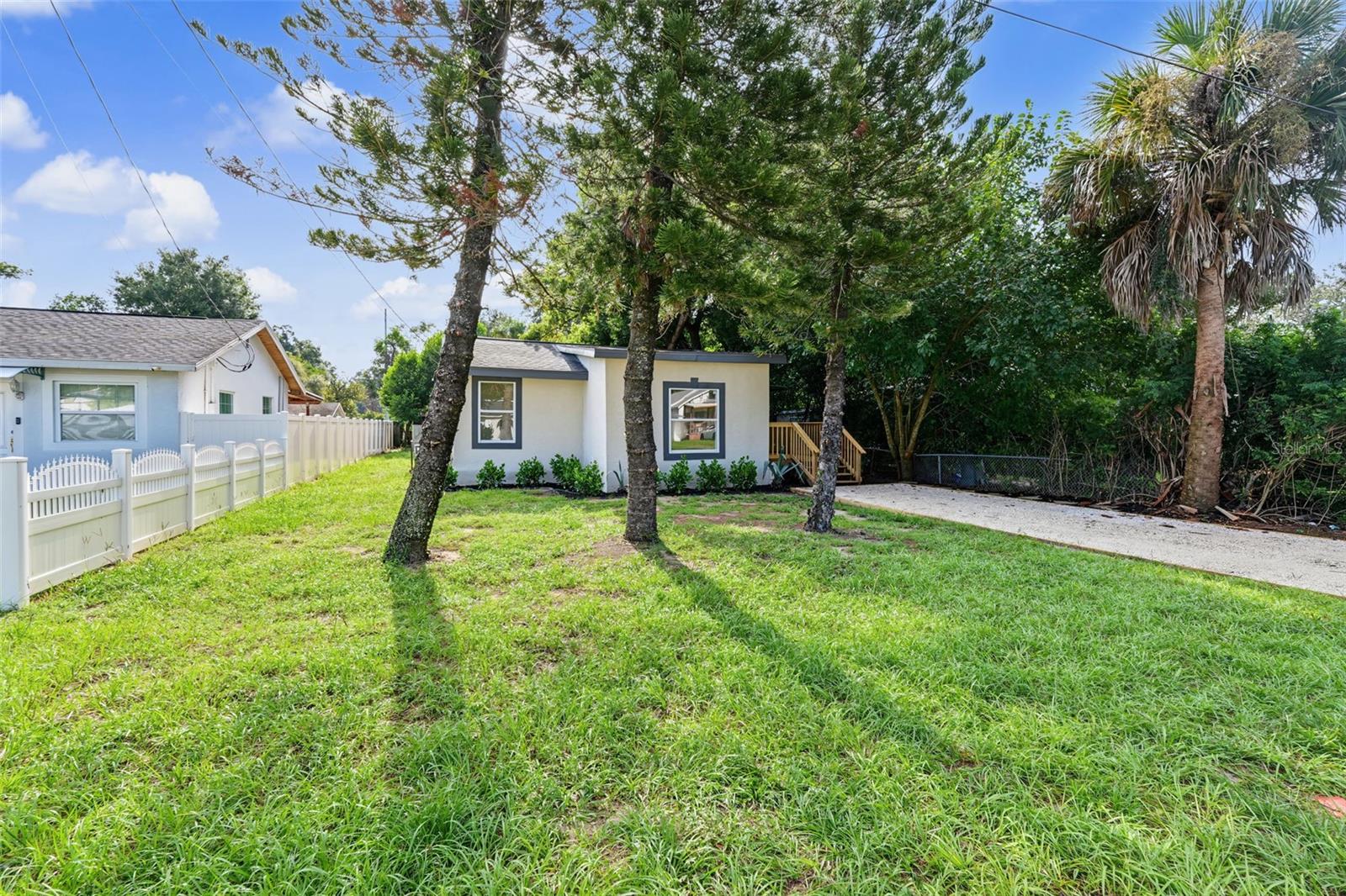 8713 N EDISON AVE