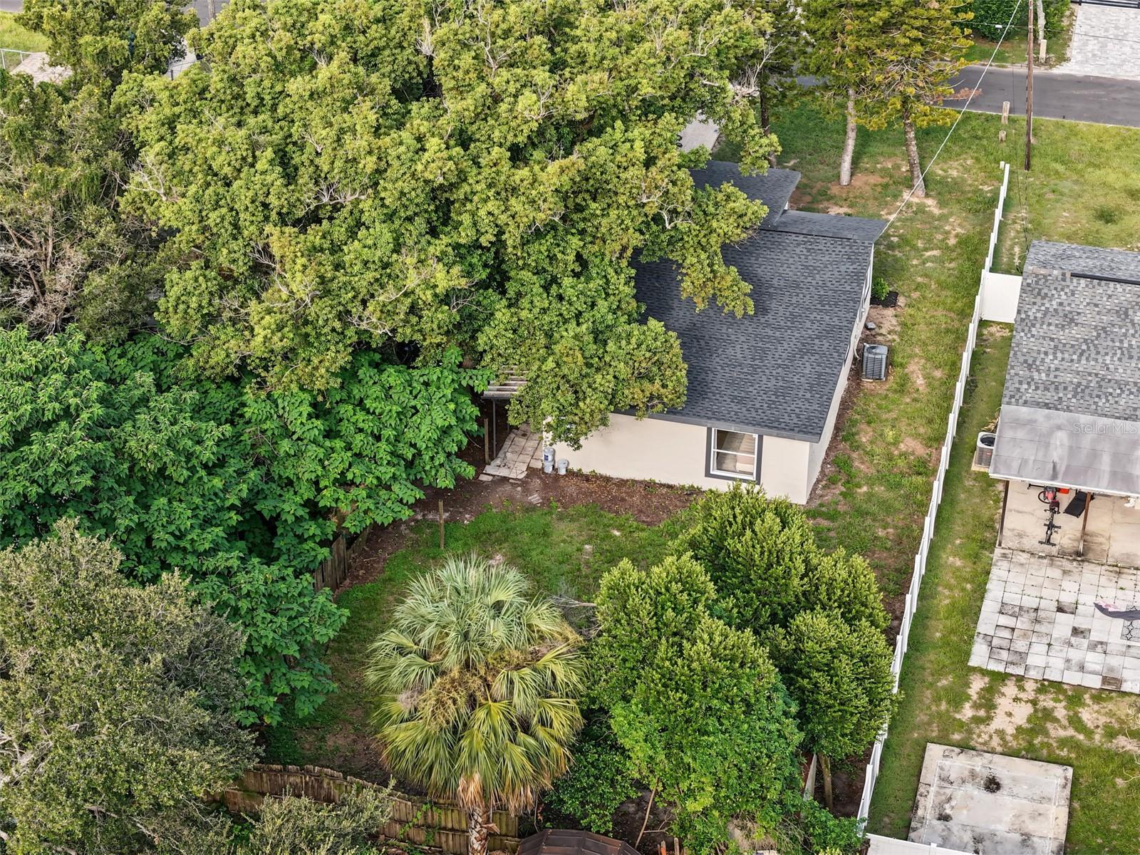8713 N EDISON AVE