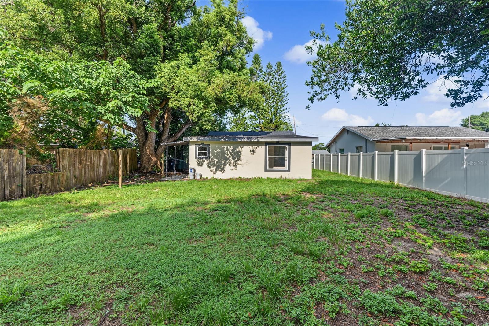 8713 N EDISON AVE