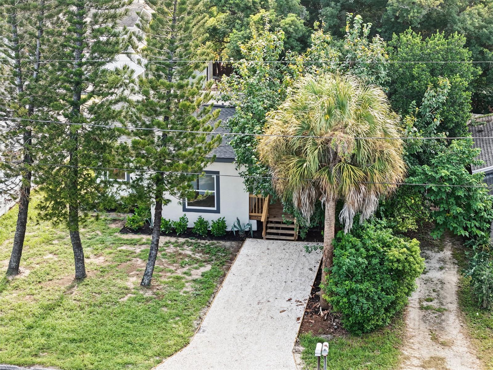 8713 N EDISON AVE