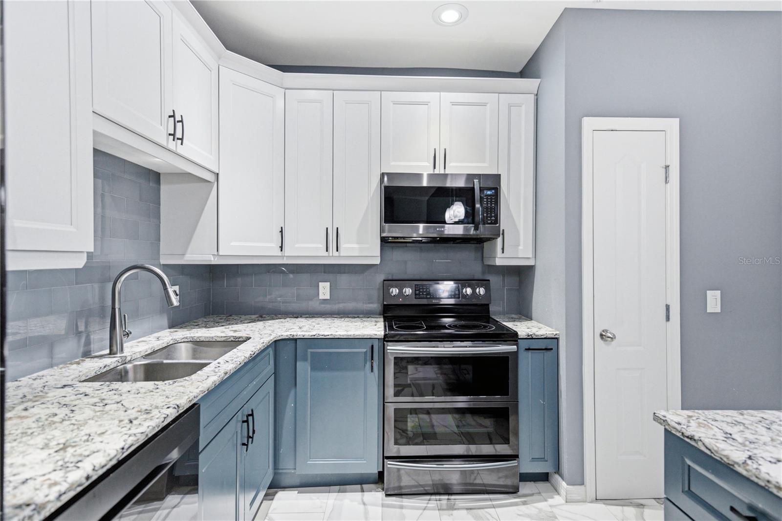 1640 VILLA CAPRI CIR #301