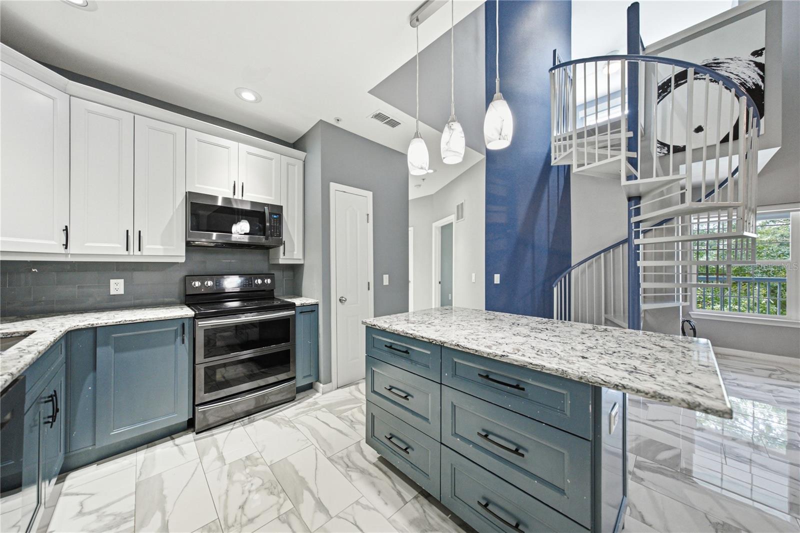 1640 VILLA CAPRI CIR #301