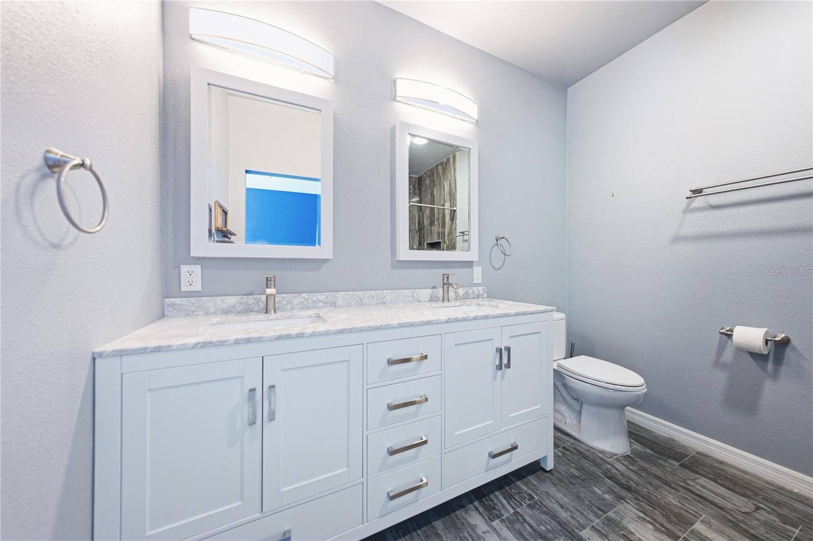 1640 VILLA CAPRI CIR #301