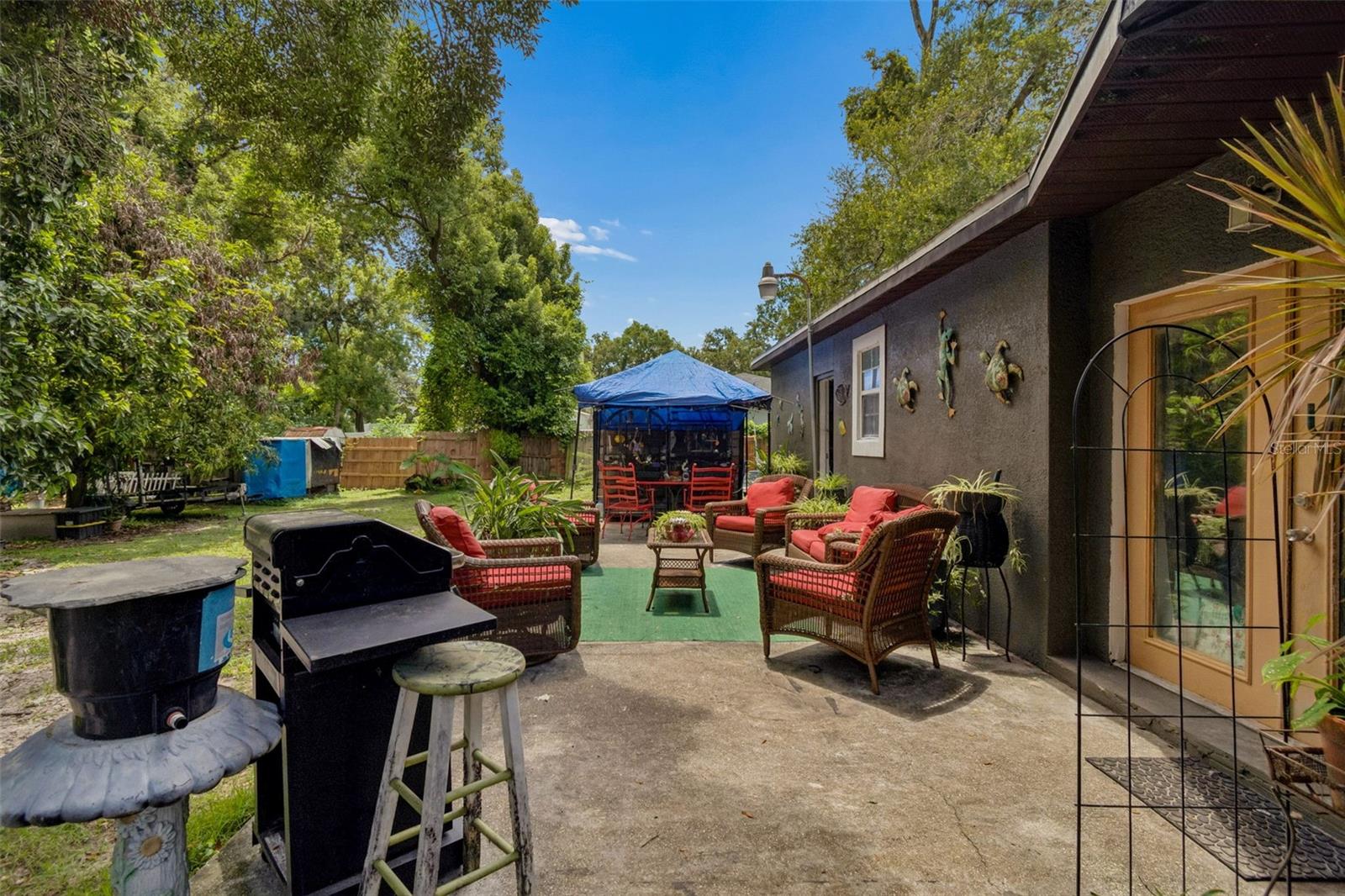 7307 N HUNTLEY AVE
