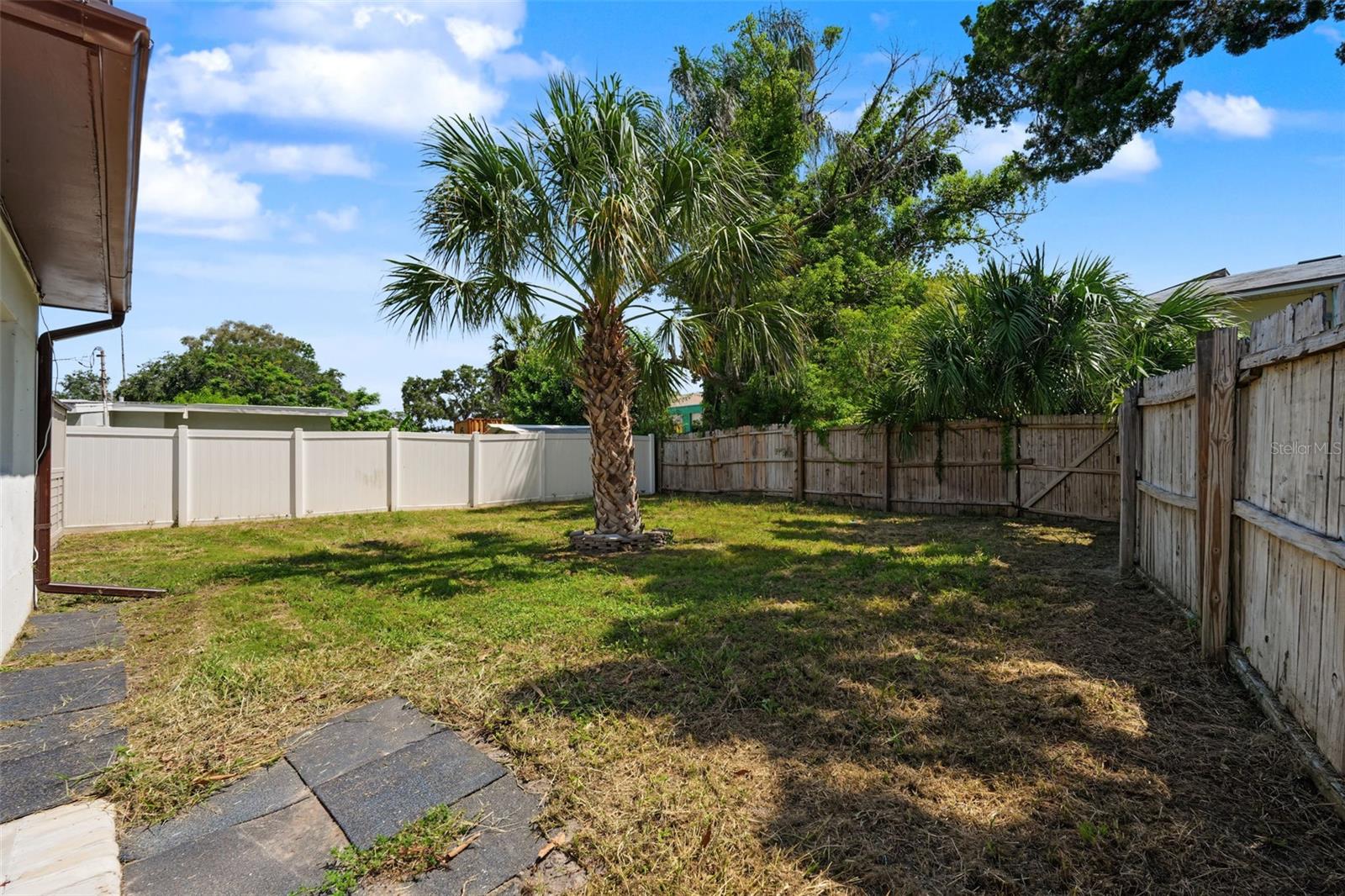 7377 ROYAL PALM DR