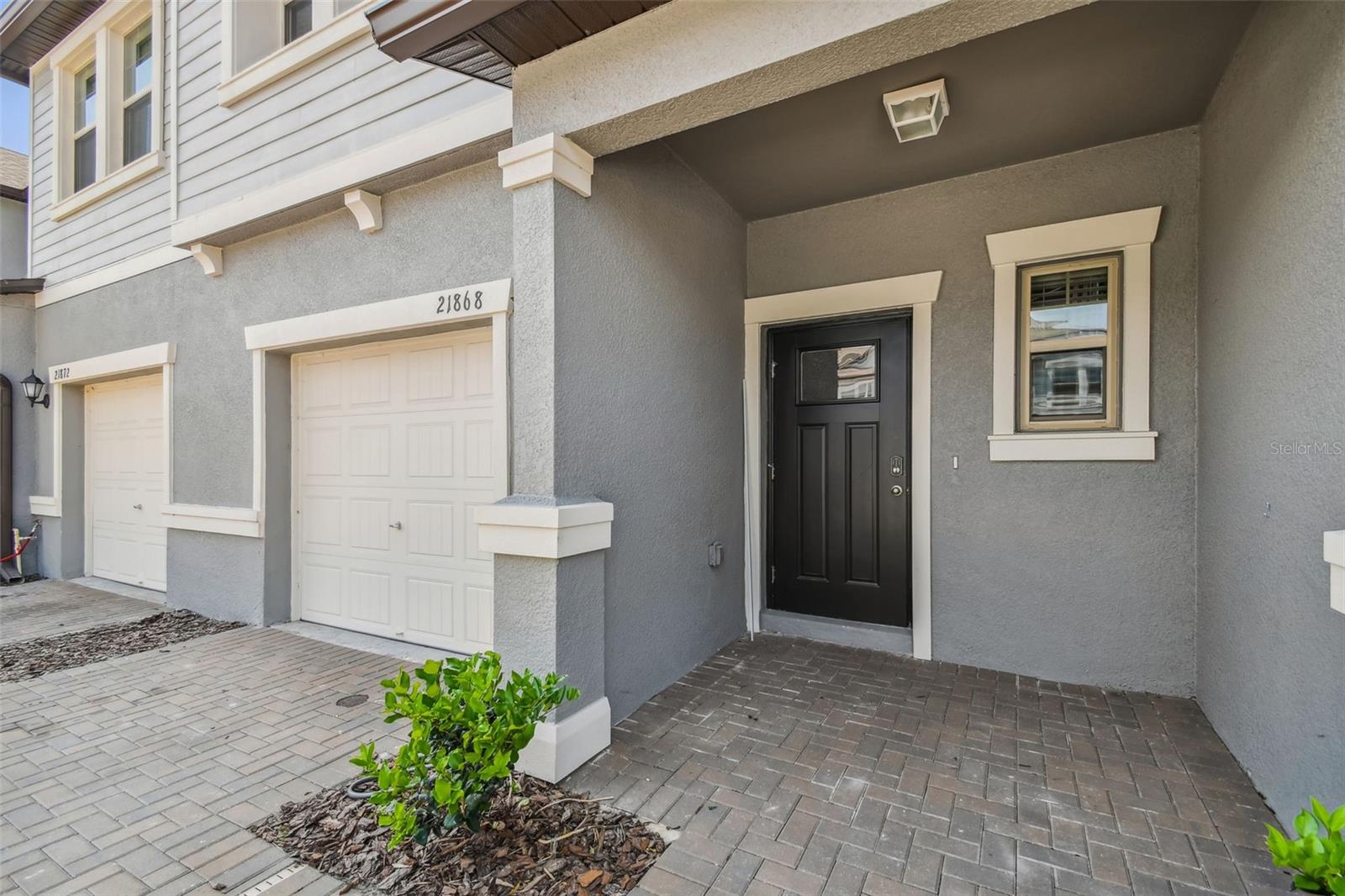 21868 LYONIA LN