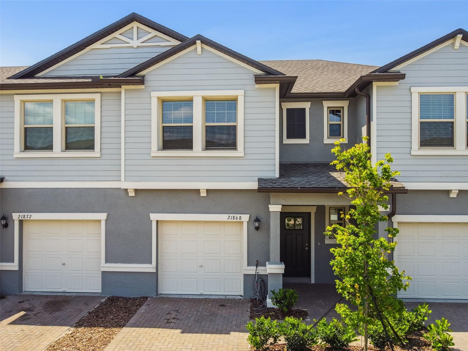21868 LYONIA LN