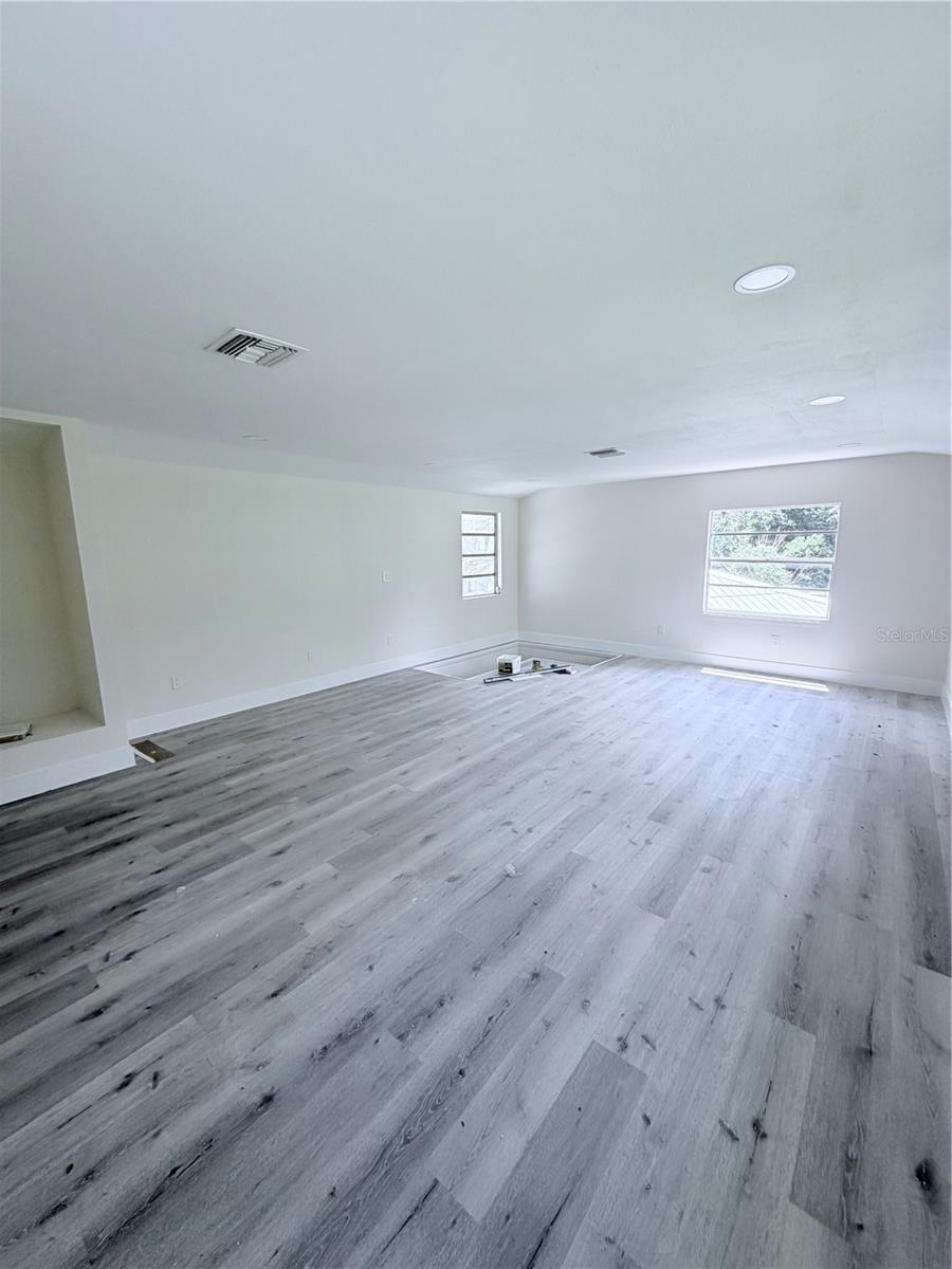 10801 N EDISON AVE