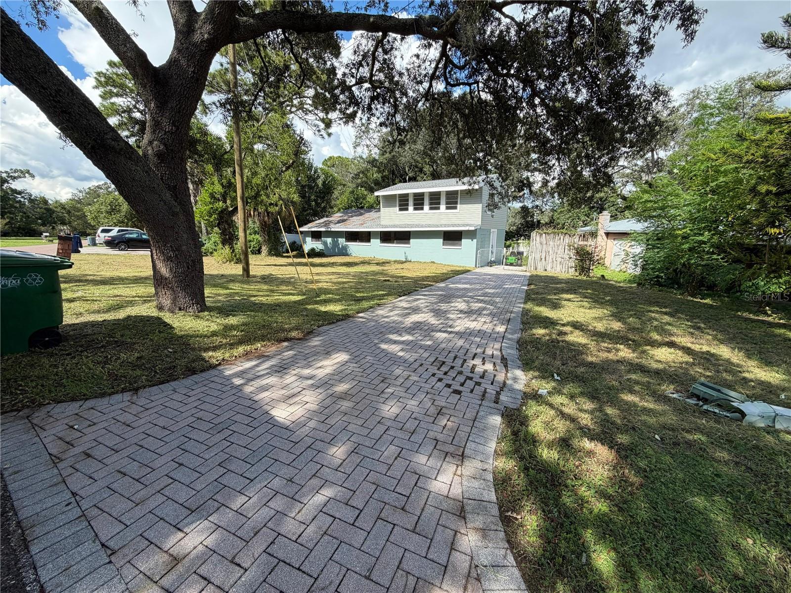 10801 N EDISON AVE