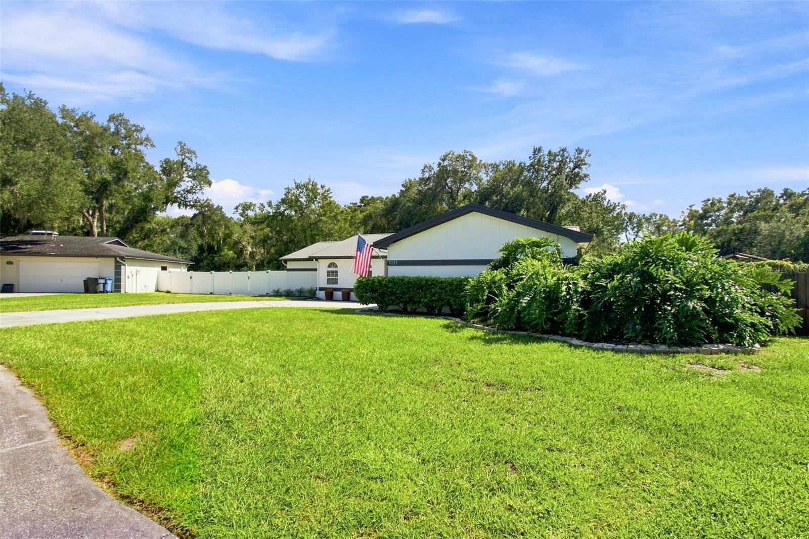 7233 WOODBROOK DR