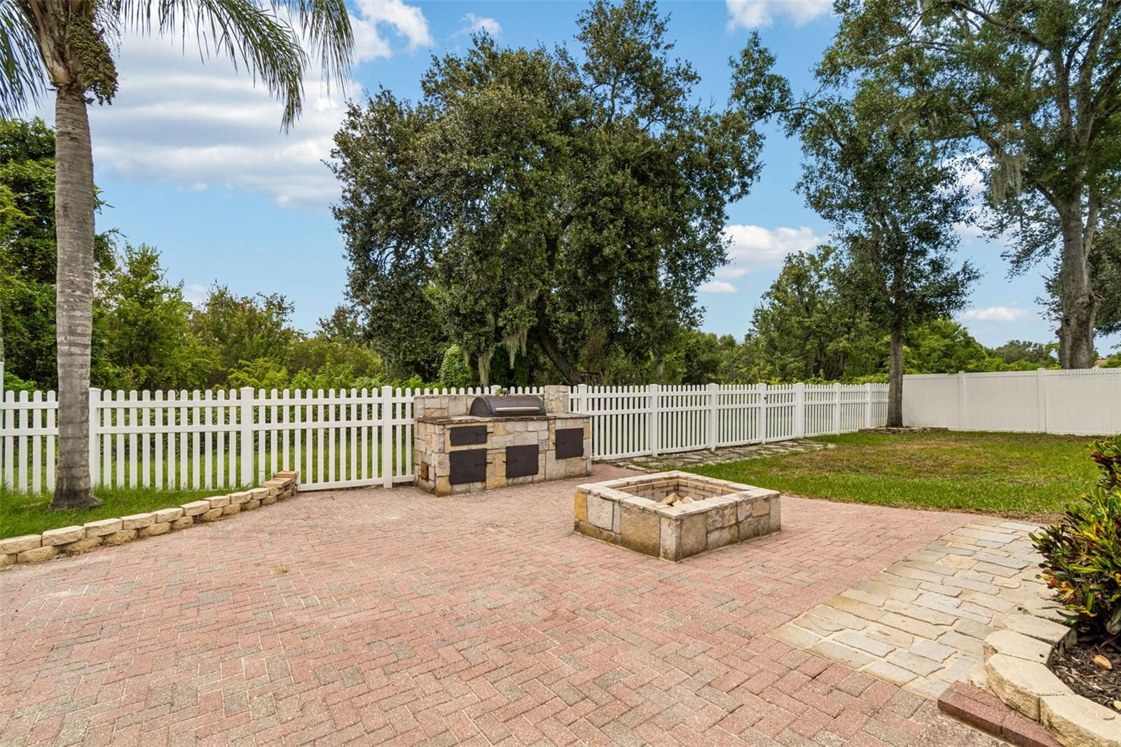 8523 NORTHTON GROVES BLVD