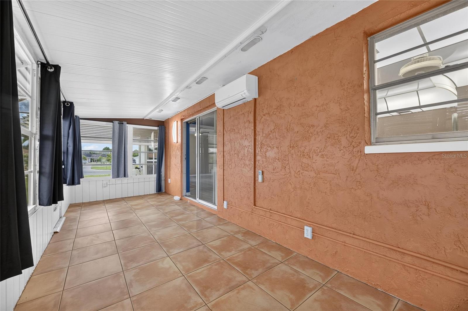 1743 COCO PALM CIR