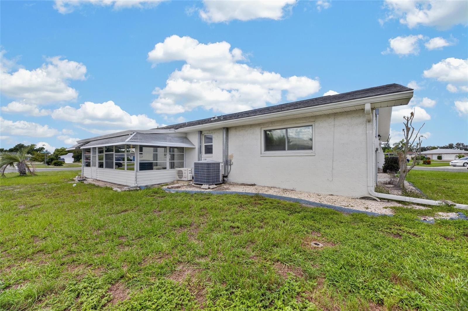 1743 COCO PALM CIR