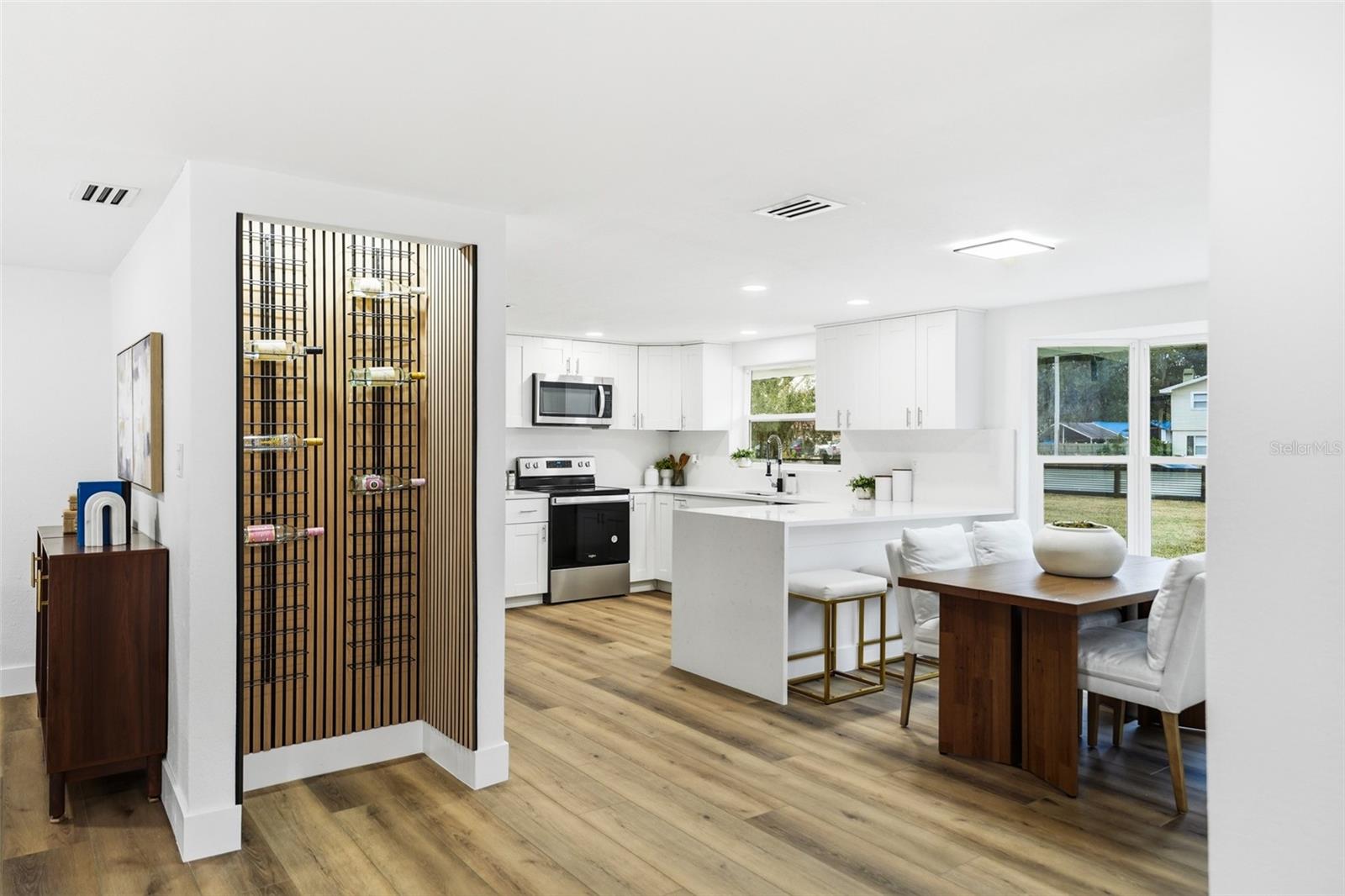 2338 MEADOWBROOK DR