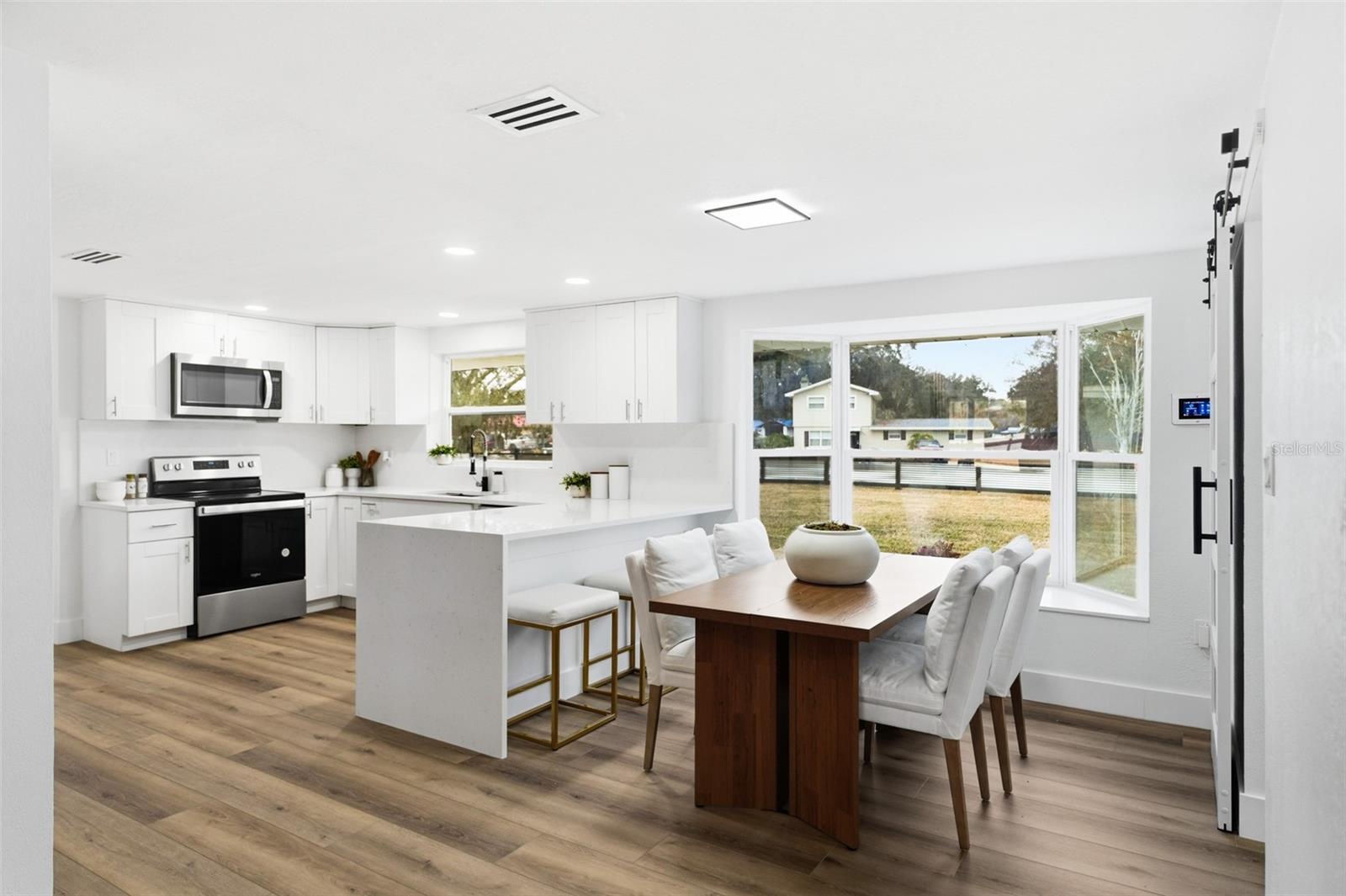 2338 MEADOWBROOK DR