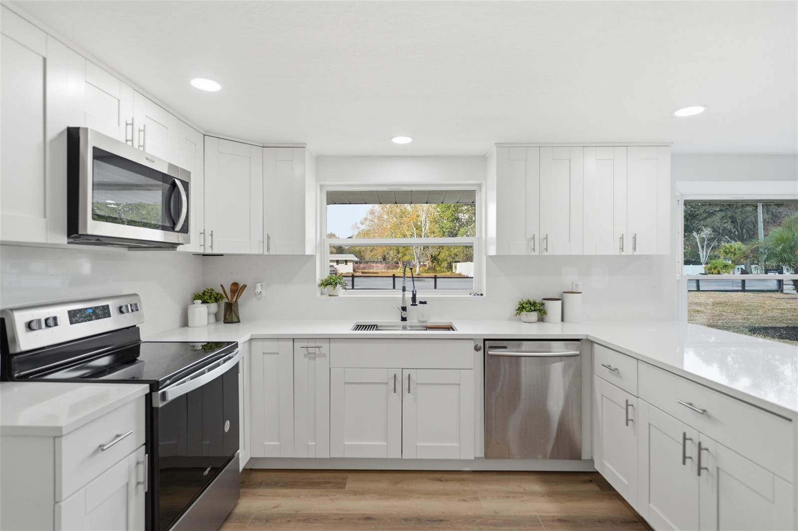 2338 MEADOWBROOK DR