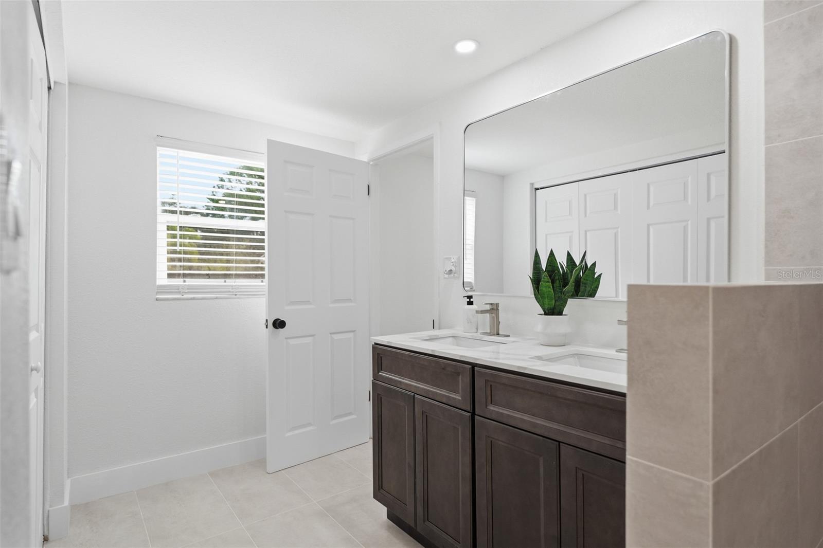 2338 MEADOWBROOK DR