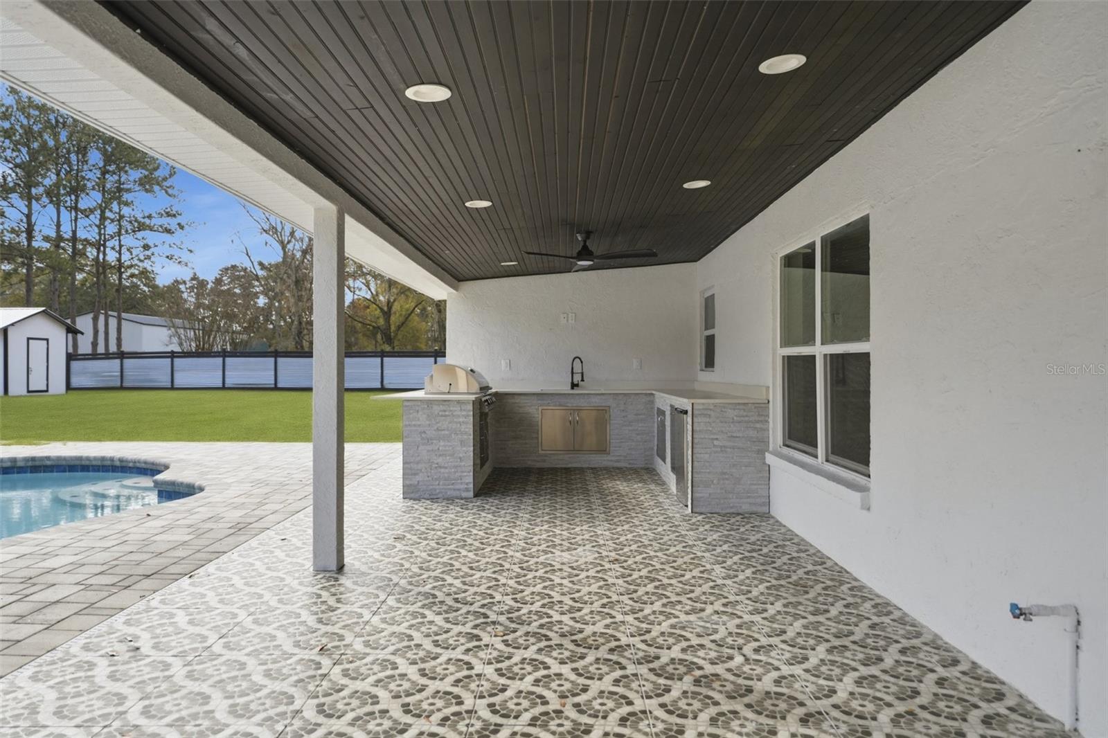 2338 MEADOWBROOK DR