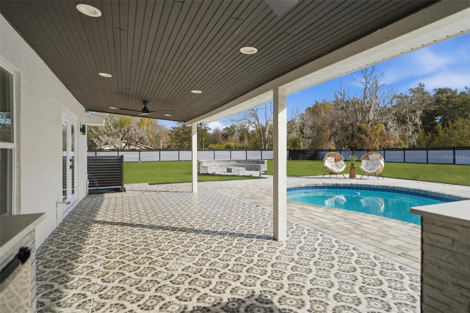 2338 MEADOWBROOK DR