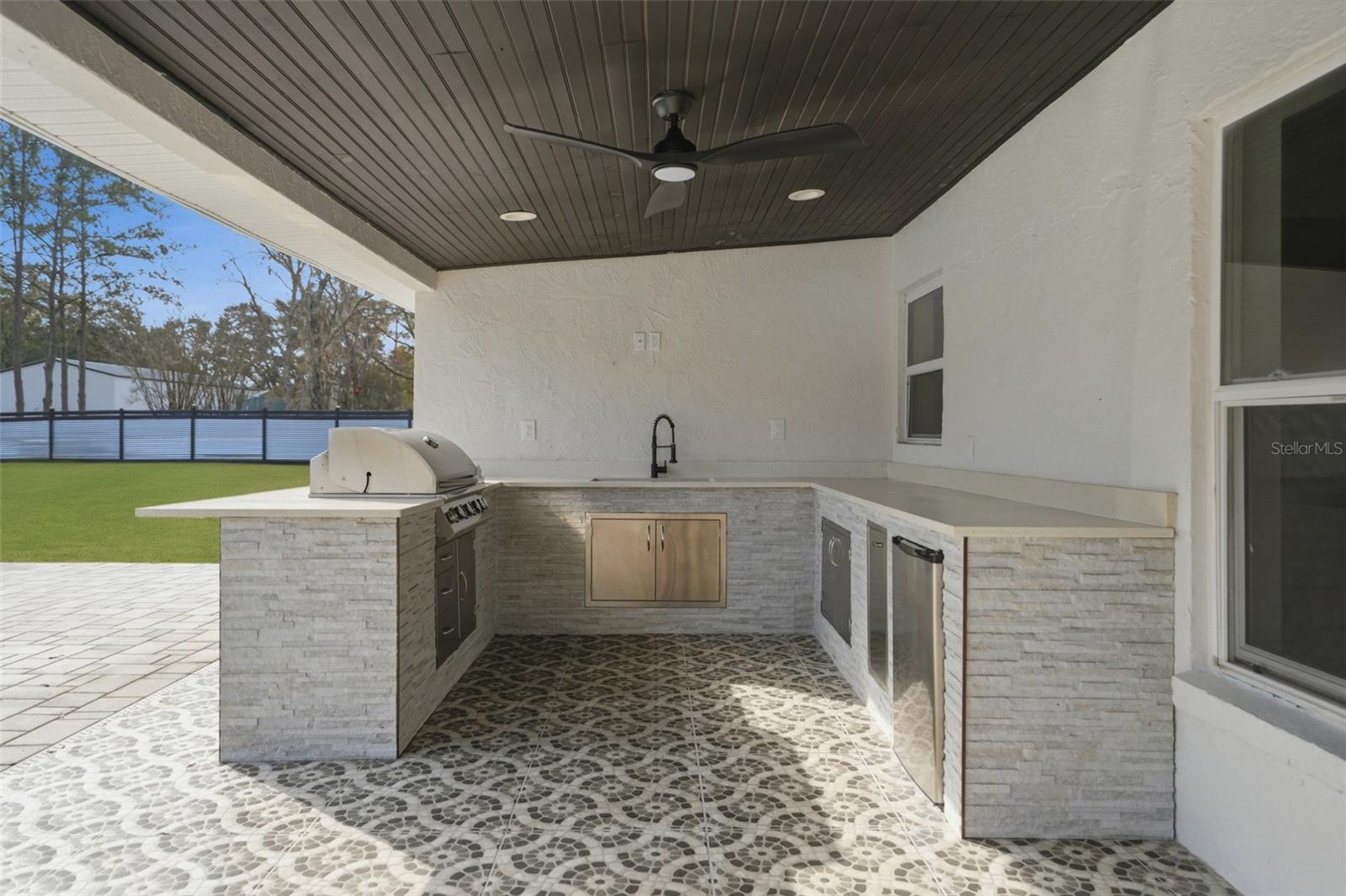 2338 MEADOWBROOK DR