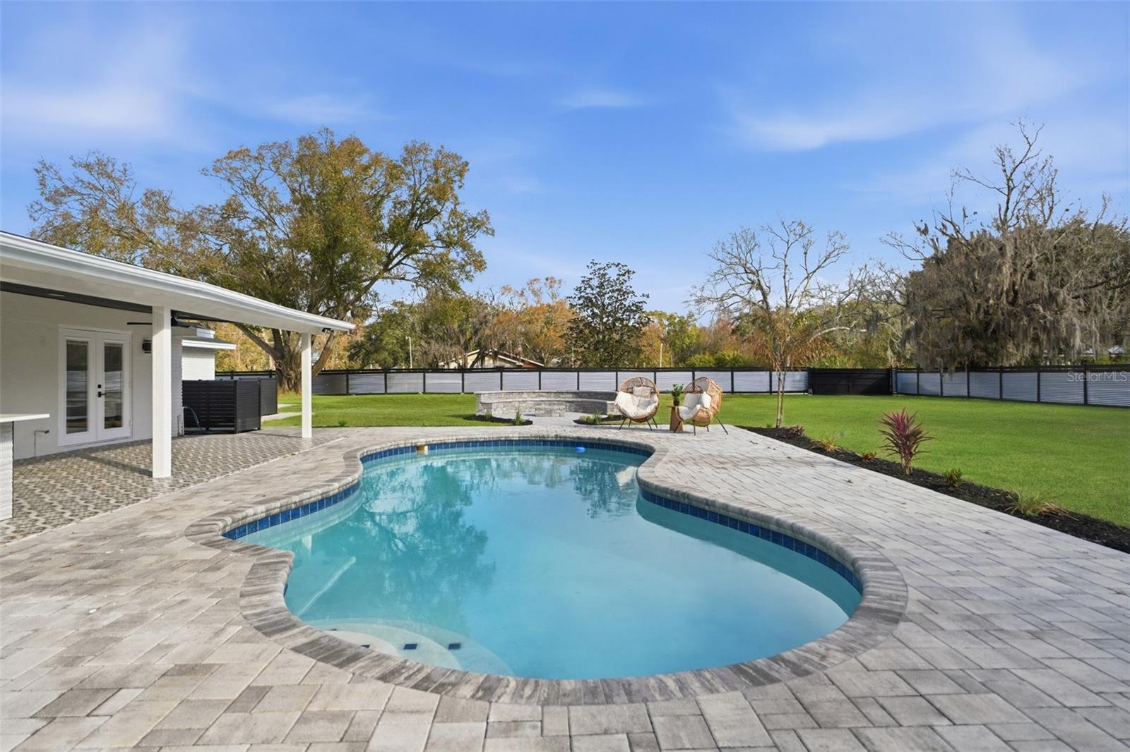 2338 MEADOWBROOK DR