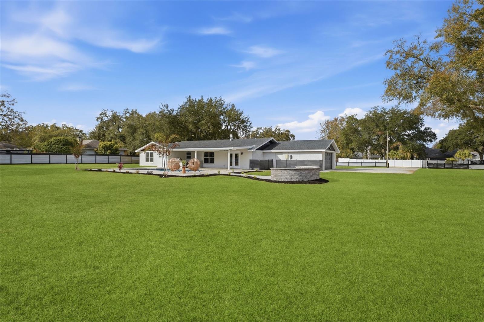 2338 MEADOWBROOK DR