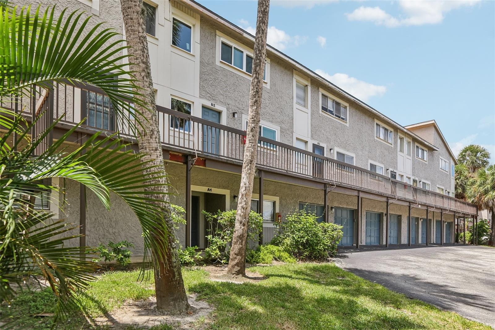 6325 NEWTOWN CIR #25B2