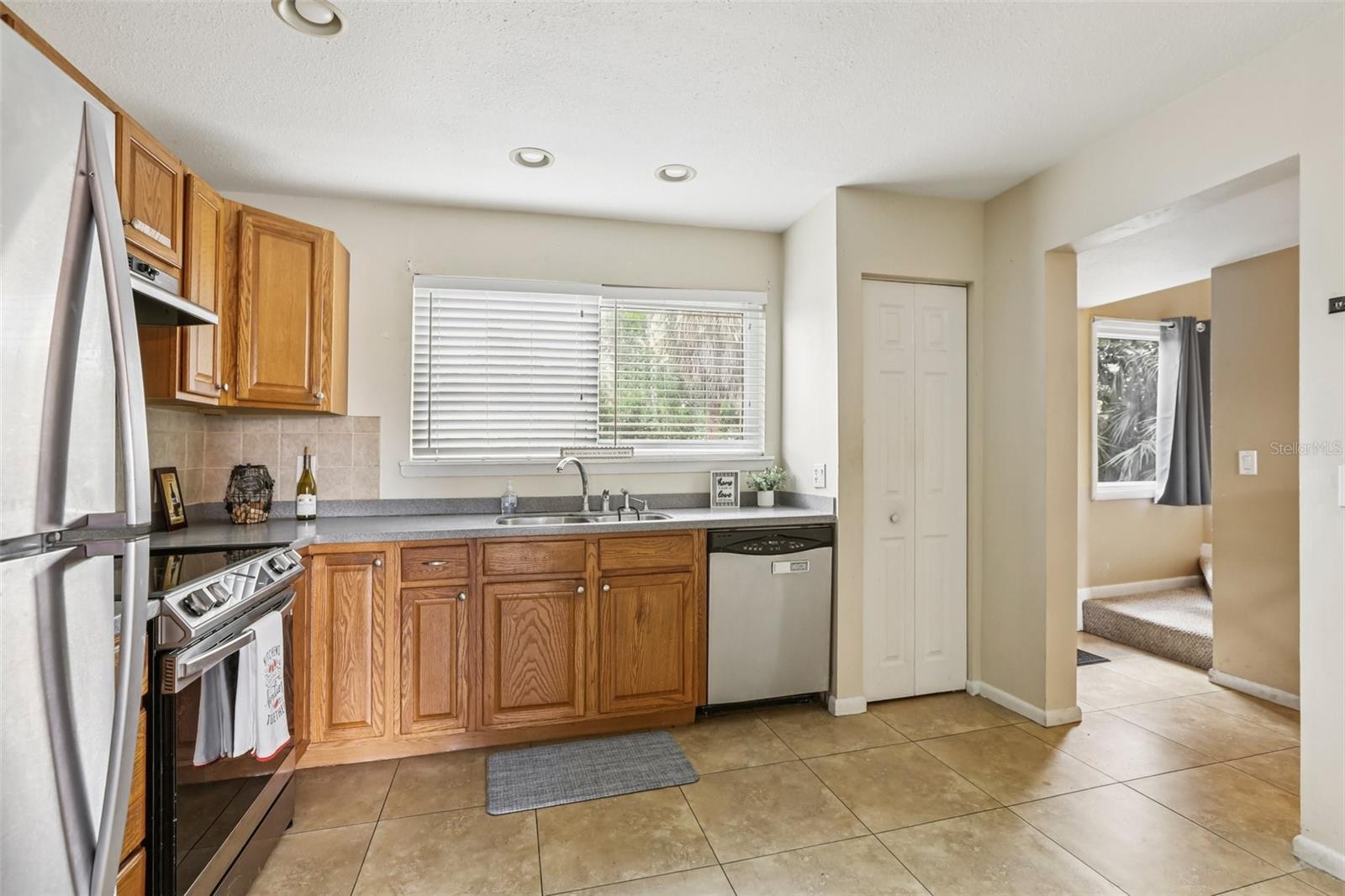 6325 NEWTOWN CIR #25B2