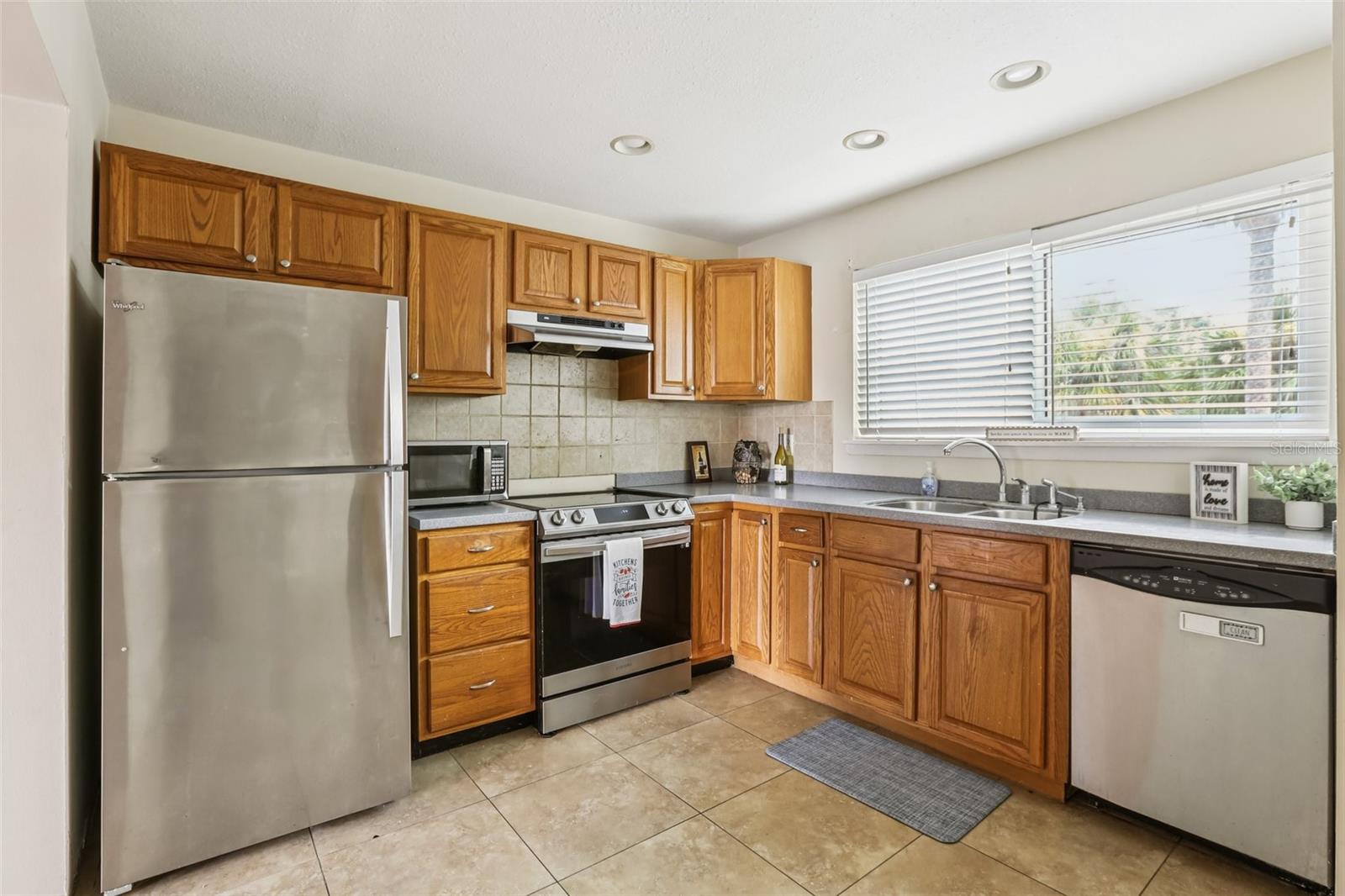 6325 NEWTOWN CIR #25B2